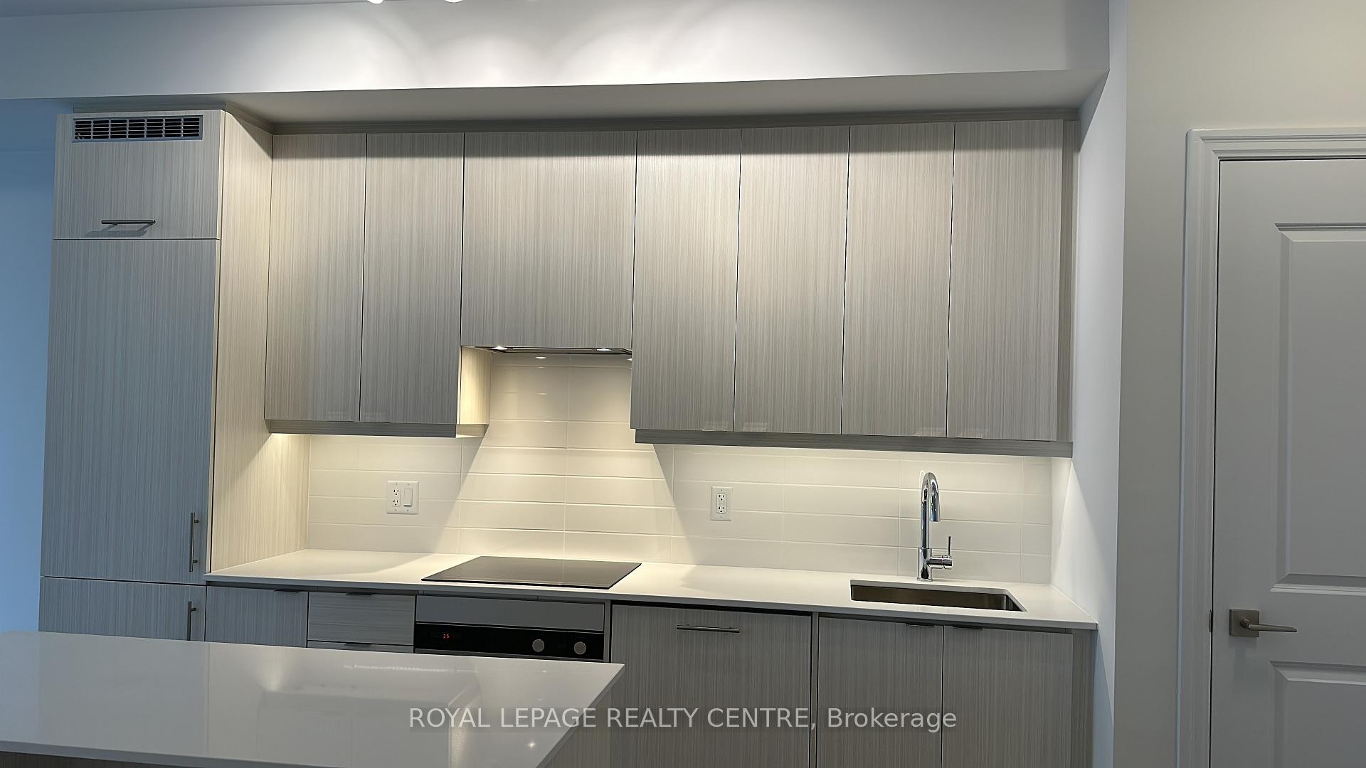 1903-36 Elm Drive W, Mississauga, ON - Indoor Photo Showing Kitchen With Upgraded Kitchen