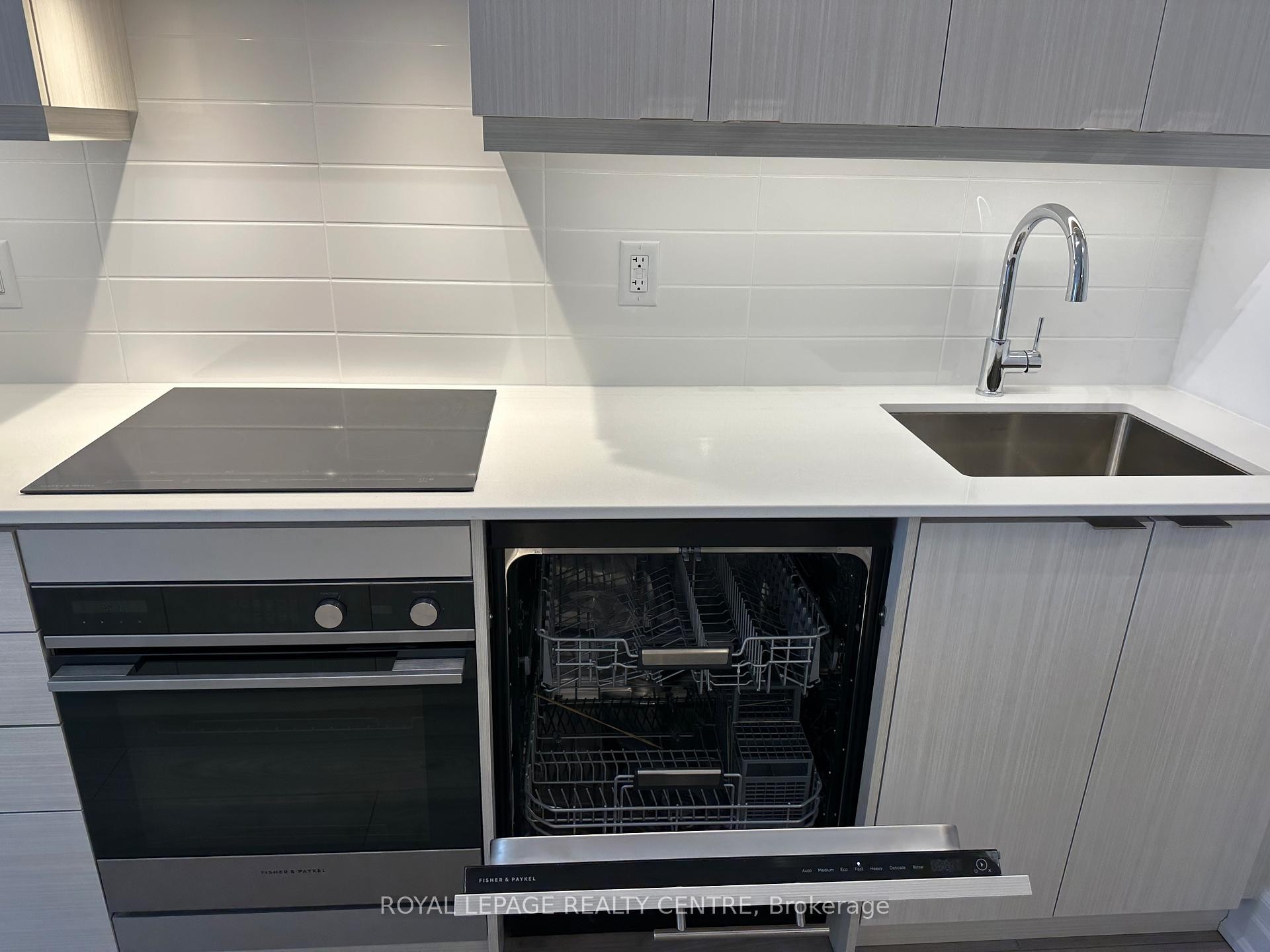 1903-36 Elm Drive W, Mississauga, ON - Indoor Photo Showing Kitchen