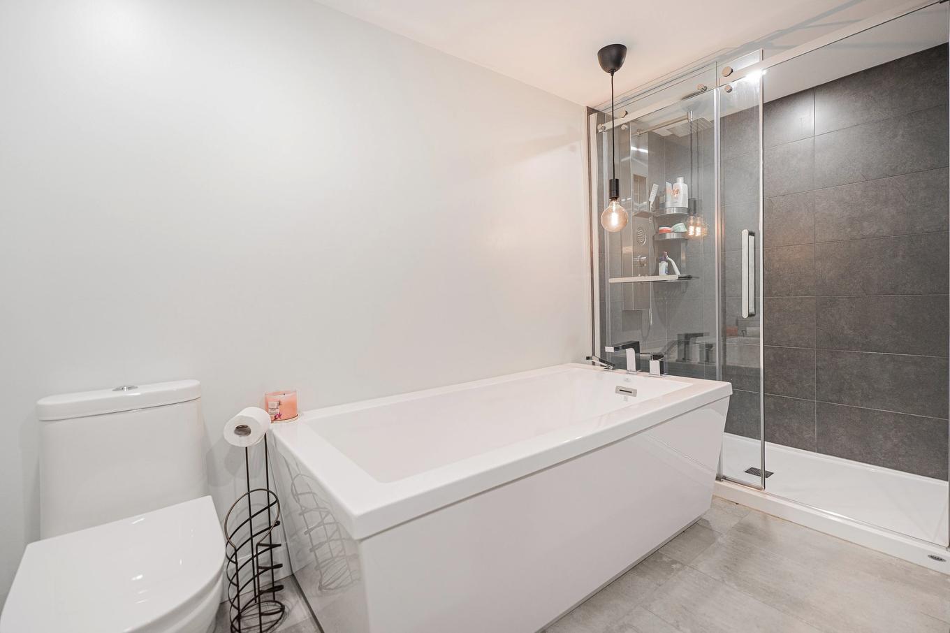 Salle de bains - 7003 Av. Giraud, Montréal (Anjou), QC - Indoor Photo Showing Bathroom