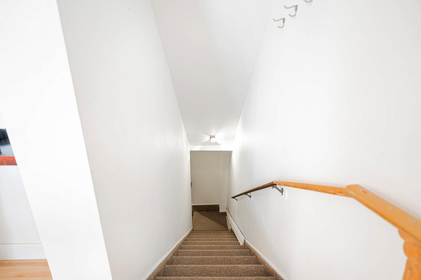 Escalier - 7003 Av. Giraud, Montréal (Anjou), QC - Indoor Photo Showing Other Room