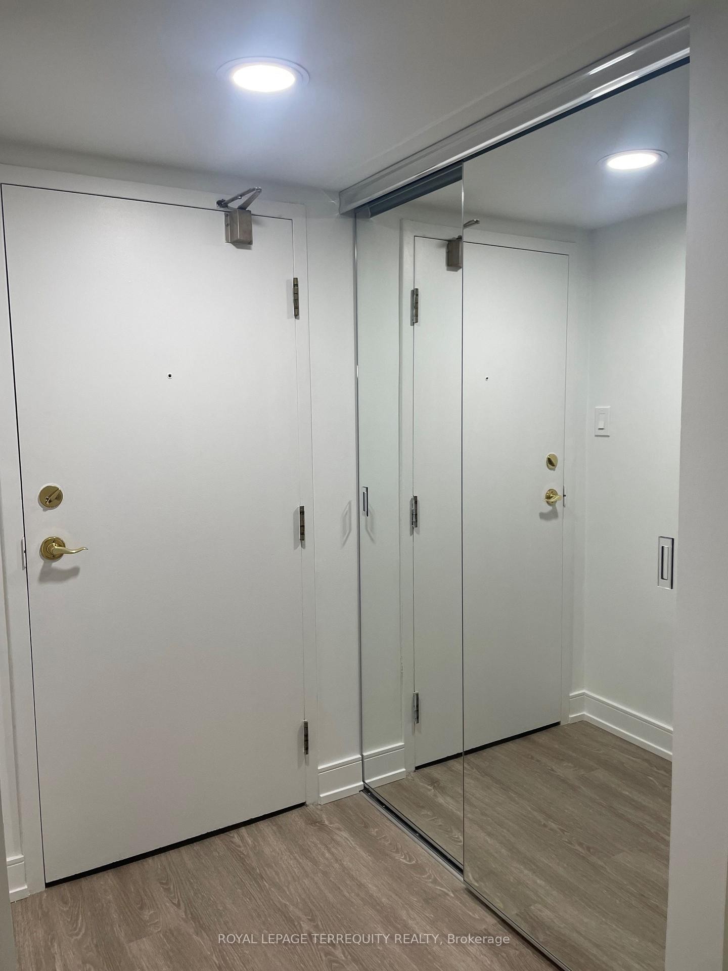 806-2091 Hurontario Street, Mississauga, ON - Indoor Photo Showing Other Room