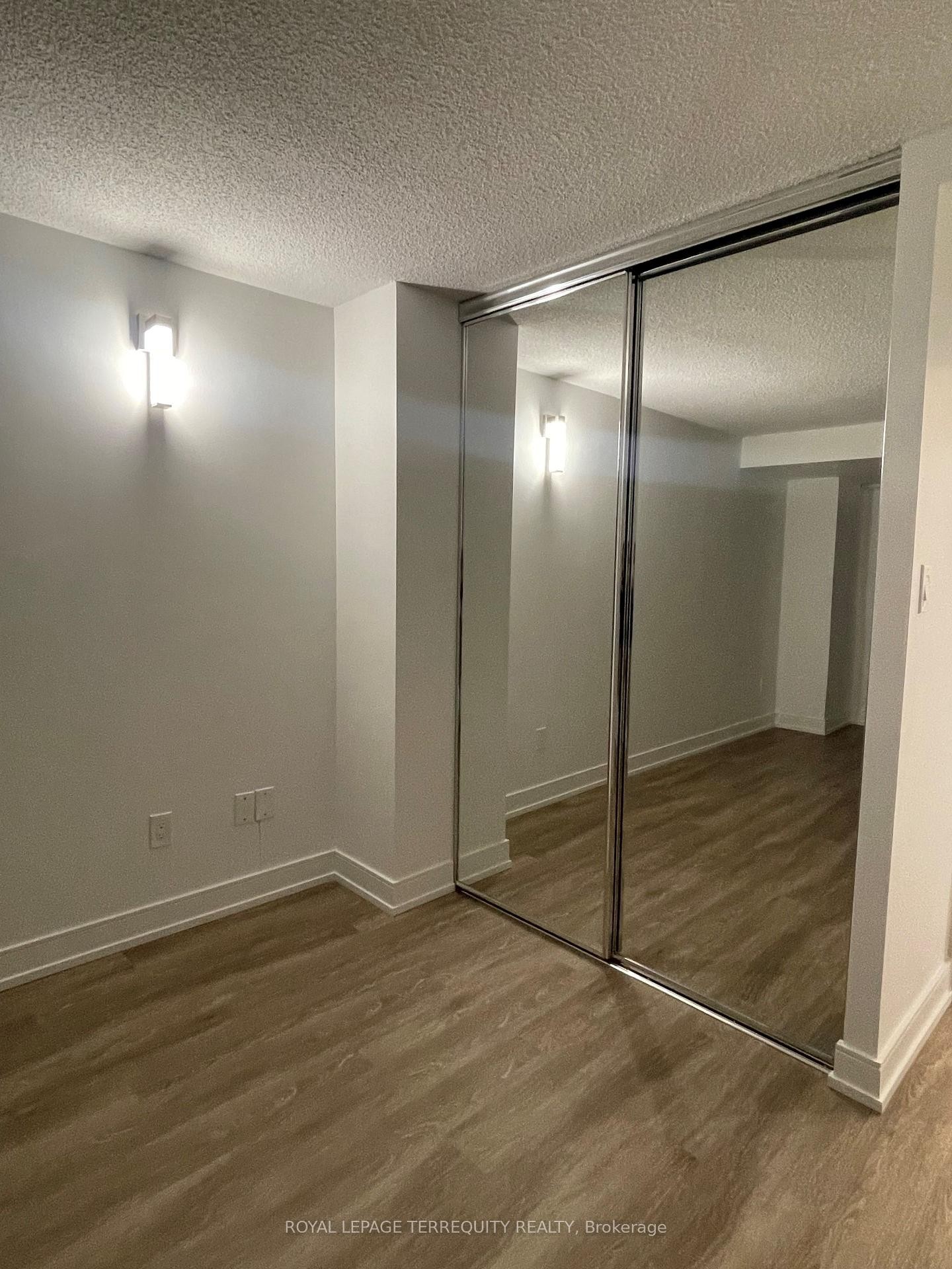 806-2091 Hurontario Street, Mississauga, ON - Indoor Photo Showing Other Room