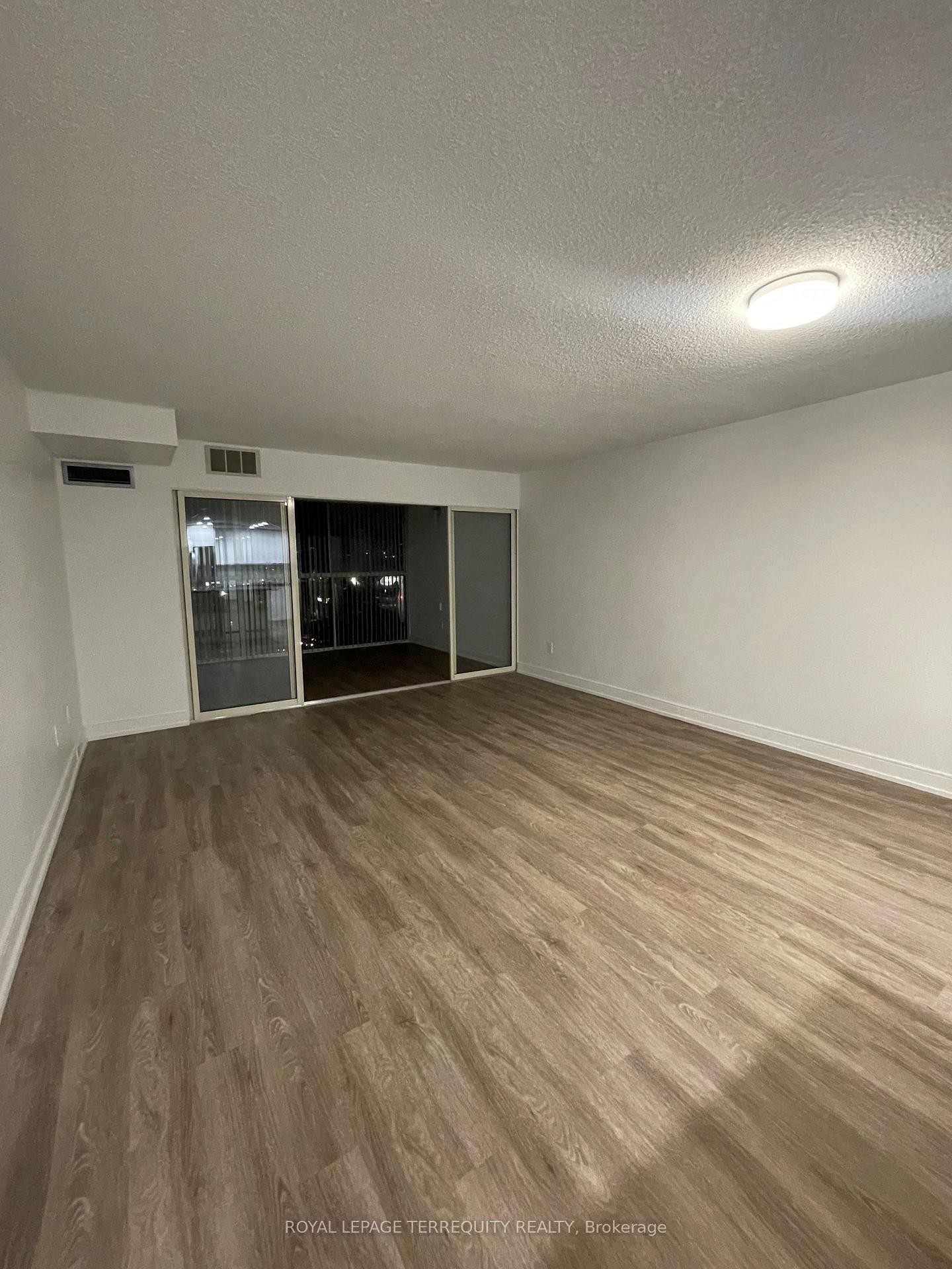 806-2091 Hurontario Street, Mississauga, ON - Indoor Photo Showing Other Room