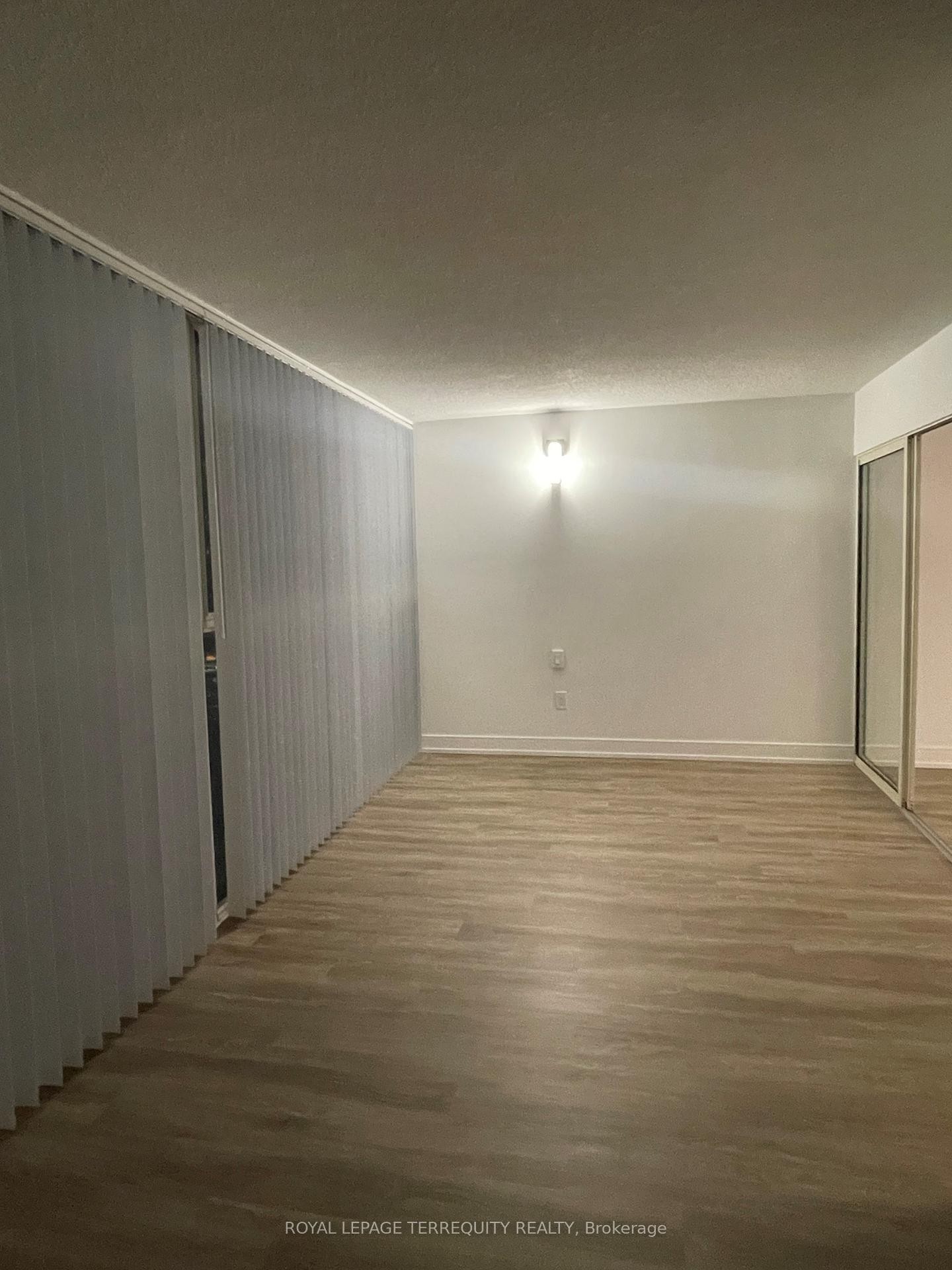 806-2091 Hurontario Street, Mississauga, ON - Indoor Photo Showing Other Room