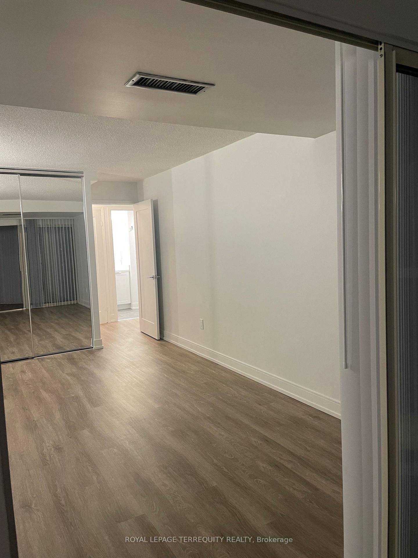 806-2091 Hurontario Street, Mississauga, ON - Indoor Photo Showing Other Room