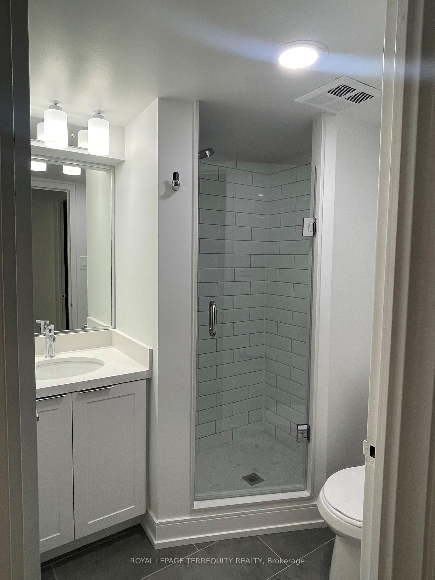 806-2091 Hurontario Street, Mississauga, ON - Indoor Photo Showing Bathroom