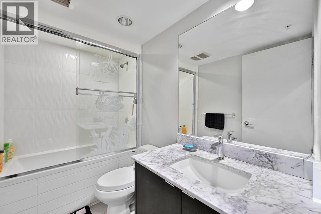 1403 7325 Arcola Street, Burnaby, BC - Indoor Photo Showing Bathroom