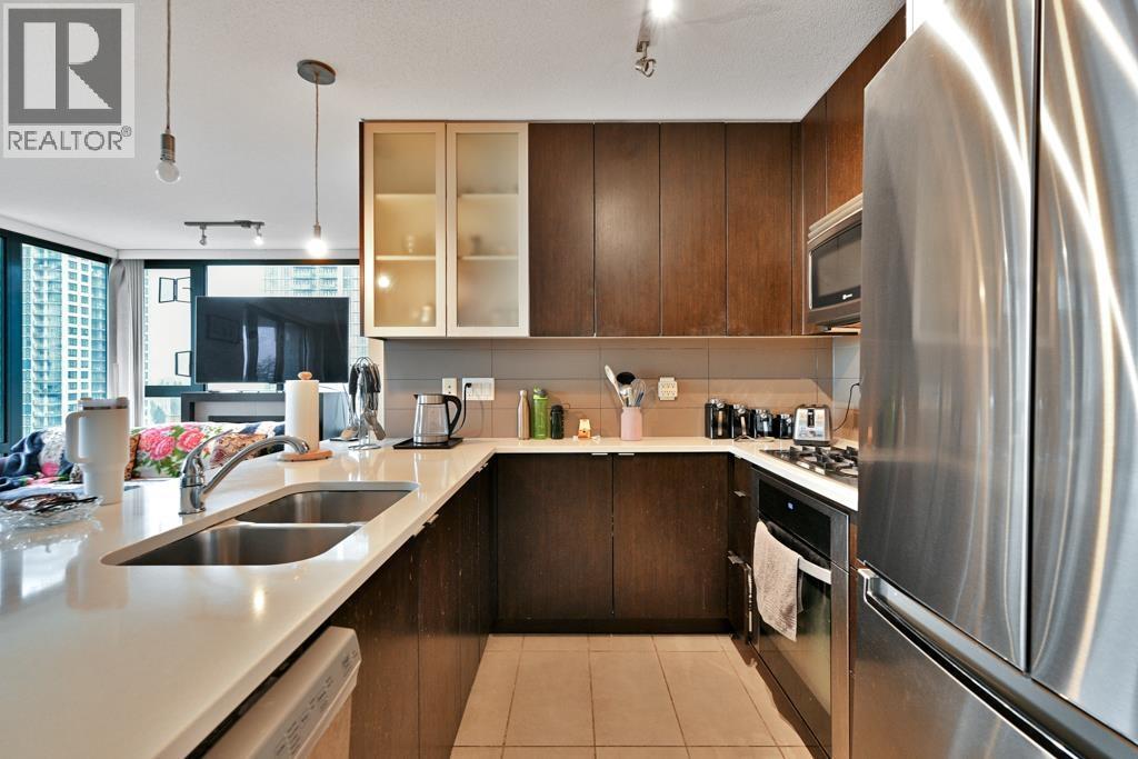 1403 7325 Arcola Street, Burnaby, BC - Indoor Photo Showing Kitchen With Double Sink With Upgraded Kitchen