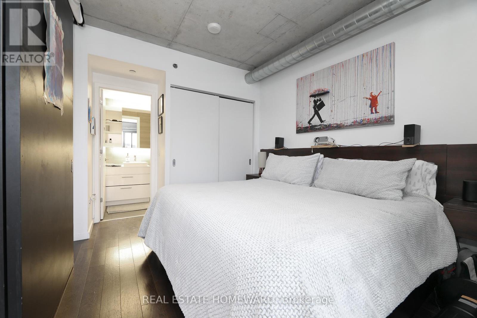 520 - 32 Trolley Crescent, Toronto, ON - Indoor Photo Showing Bedroom