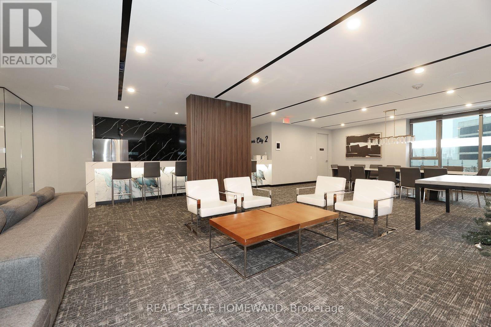 520 - 32 Trolley Crescent, Toronto, ON - Indoor