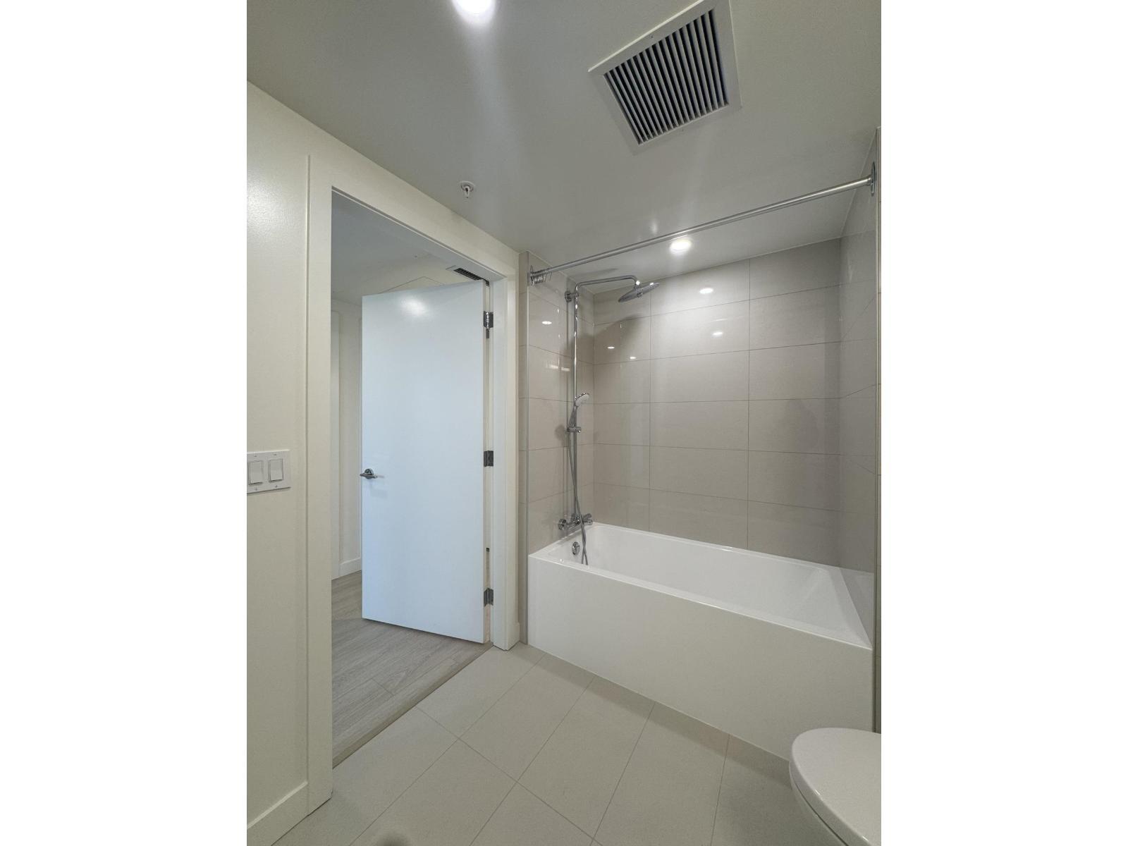 604 13675 107A Avenue, Surrey, BC - Indoor Photo Showing Bathroom