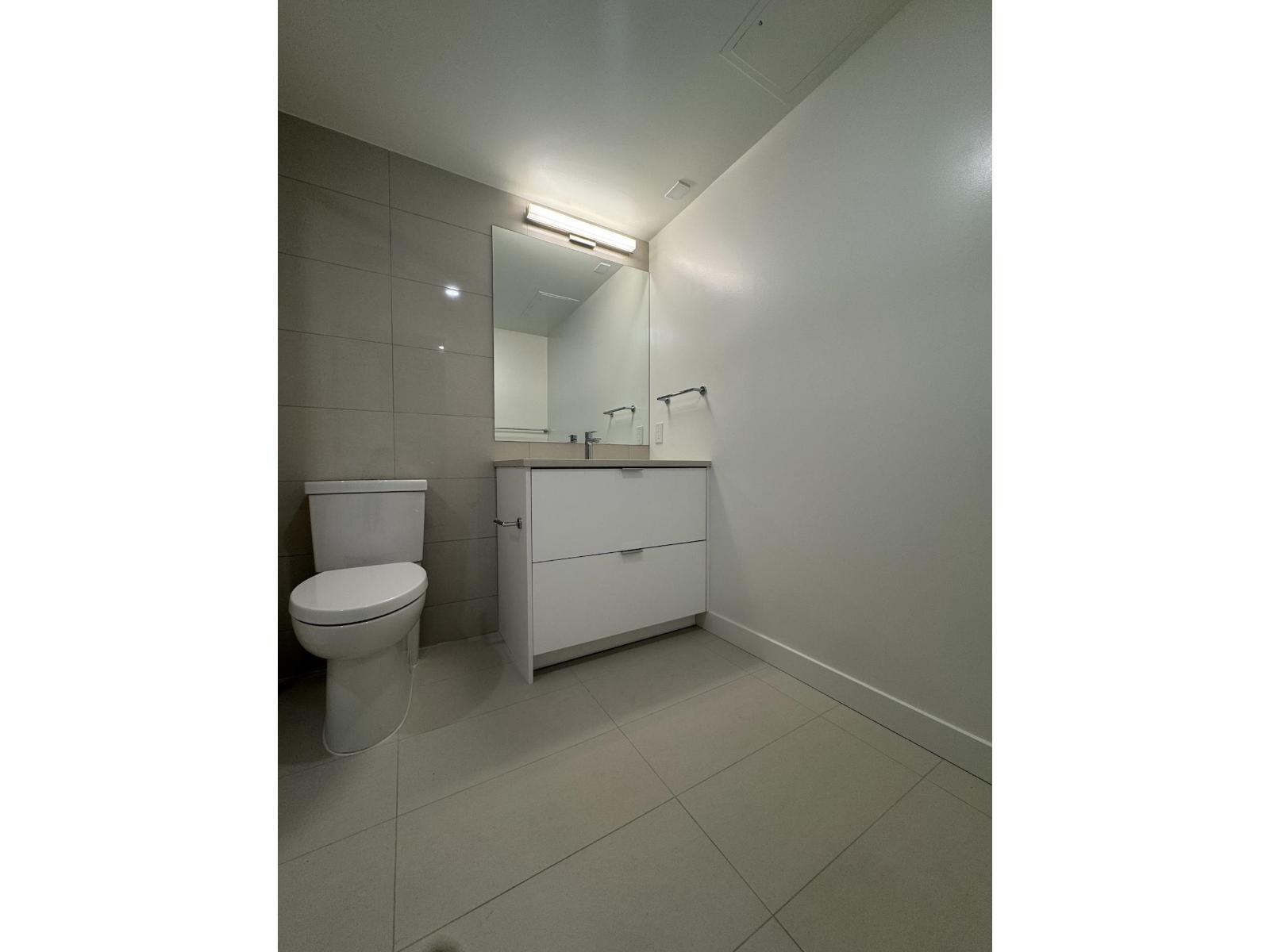 604 13675 107A Avenue, Surrey, BC - Indoor Photo Showing Bathroom