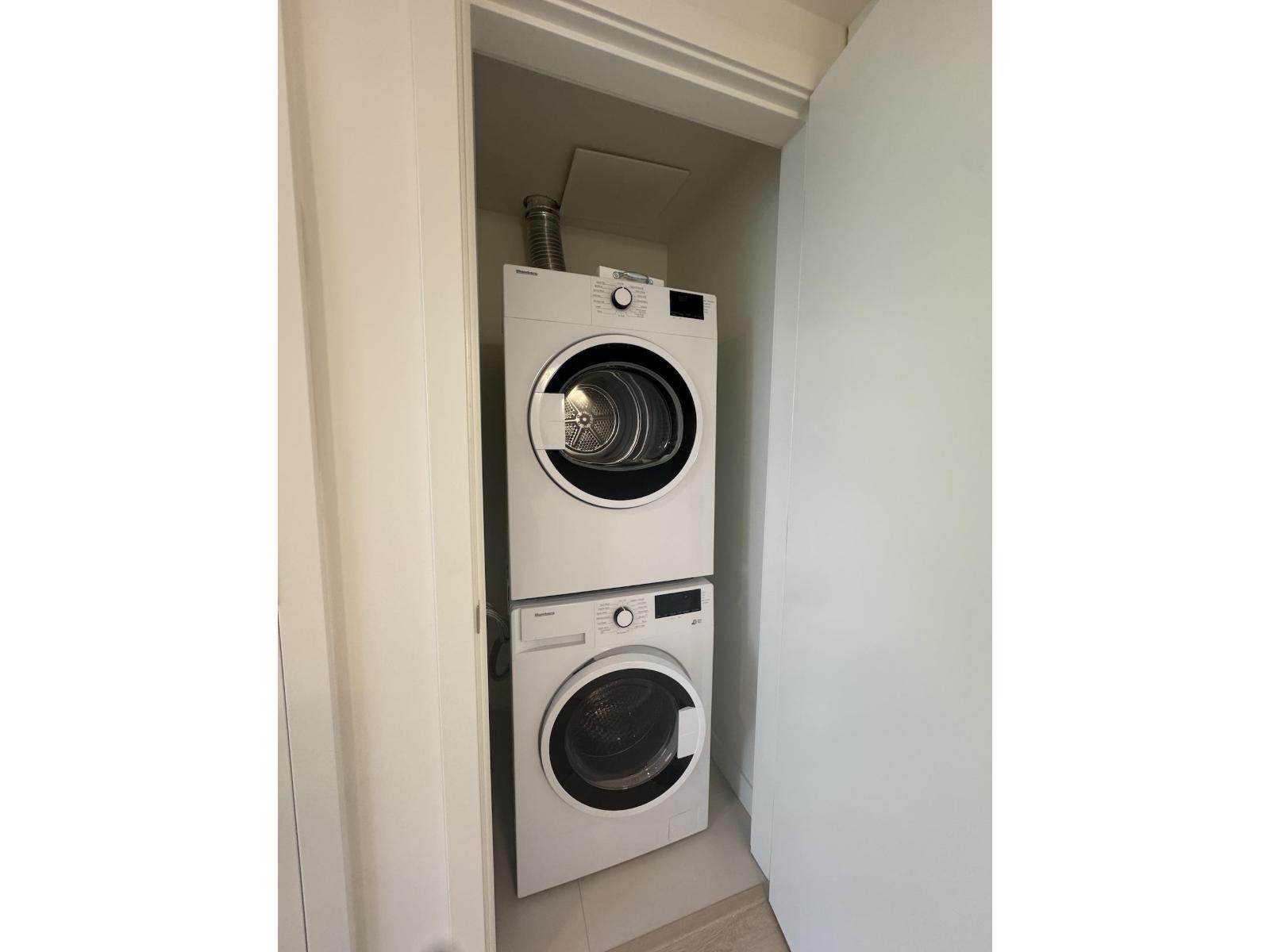 604 13675 107A Avenue, Surrey, BC - Indoor Photo Showing Laundry Room