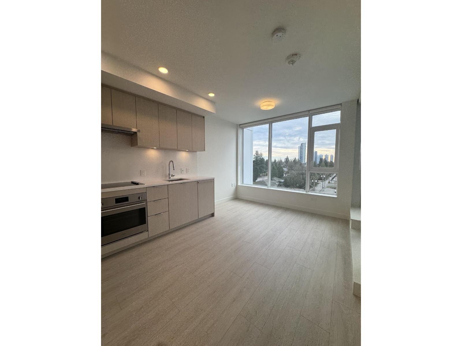604 13675 107A Avenue, Surrey, BC - Indoor Photo Showing Kitchen