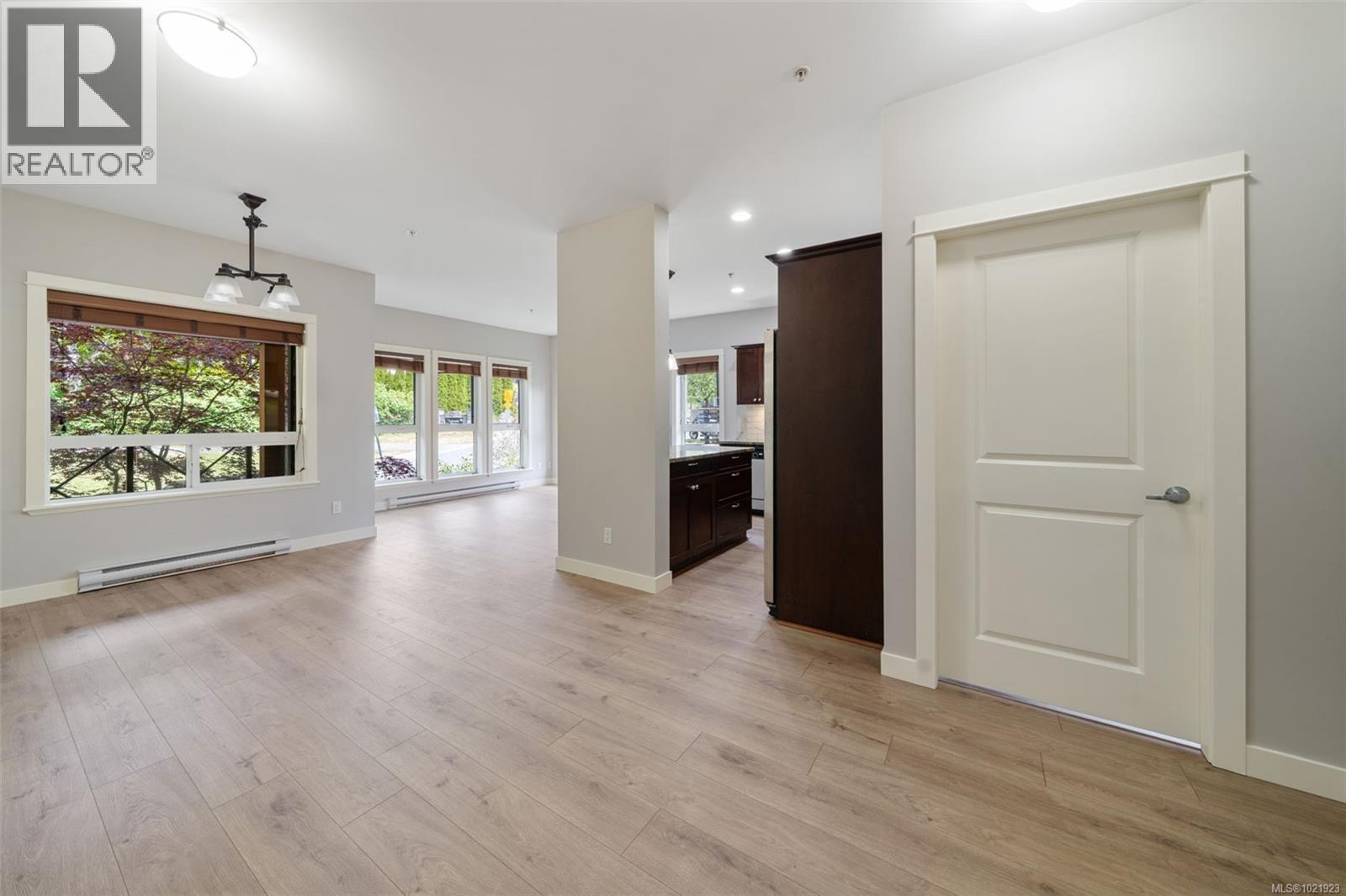 210 201 Nursery Hill Dr, View Royal, BC - Indoor