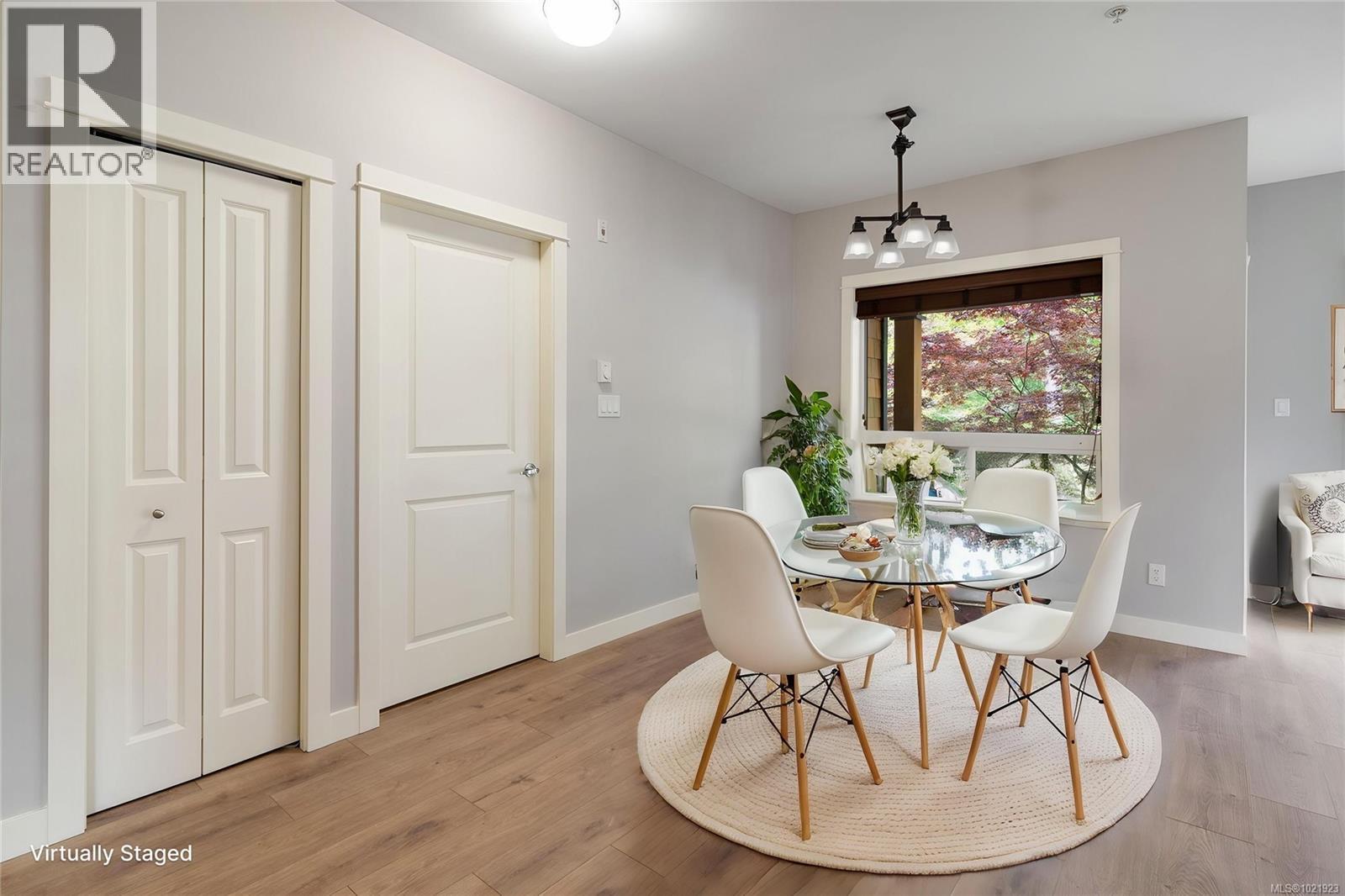 210 201 Nursery Hill Dr, View Royal, BC - Indoor Photo Showing Dining Room