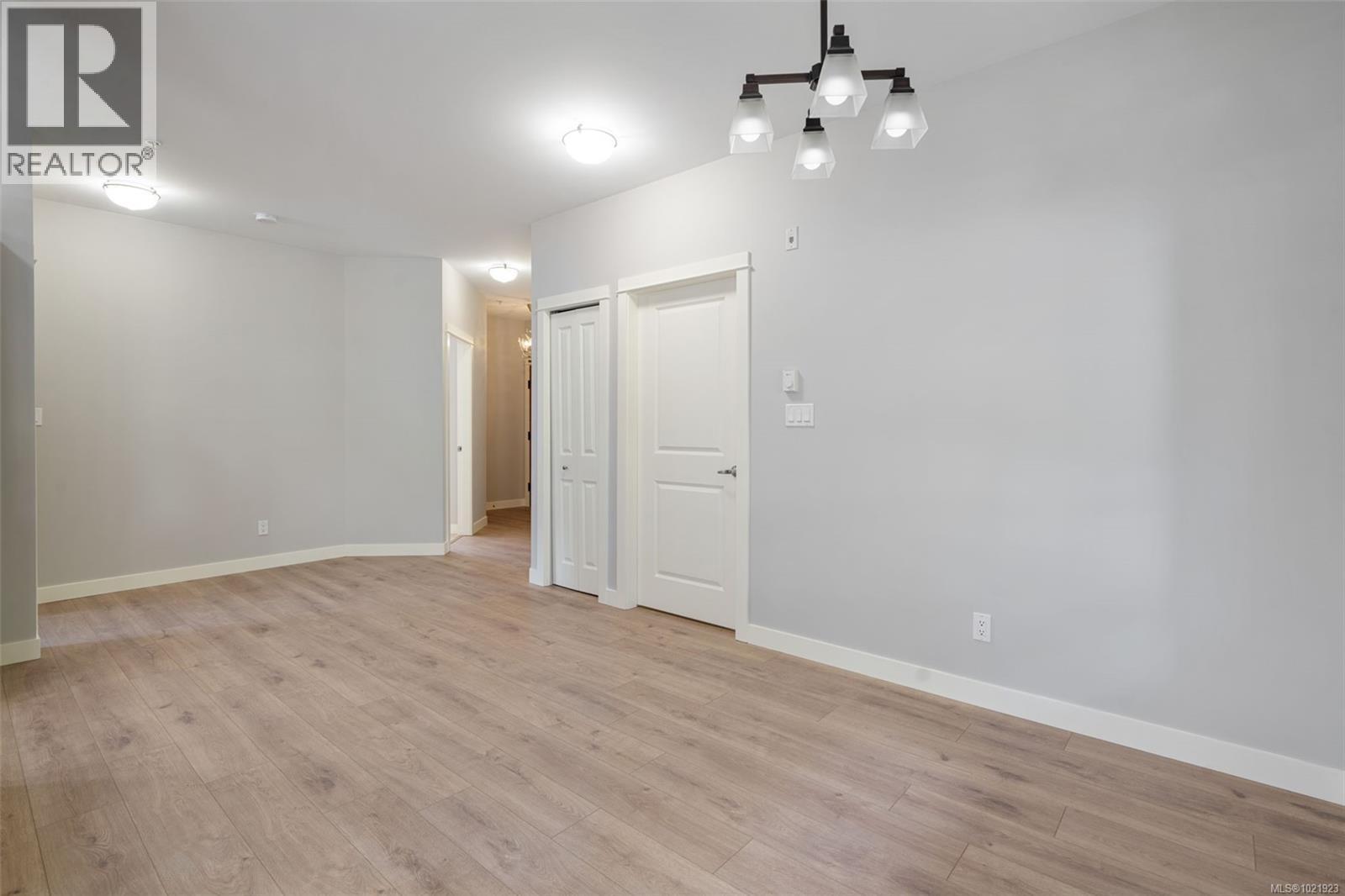 210 201 Nursery Hill Dr, View Royal, BC - Indoor Photo Showing Other Room