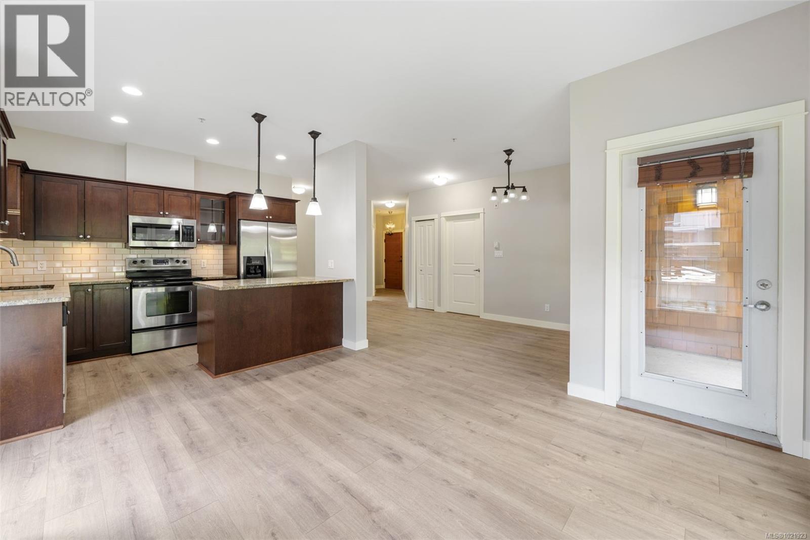 210 201 Nursery Hill Dr, View Royal, BC - Indoor Photo Showing Kitchen With Upgraded Kitchen