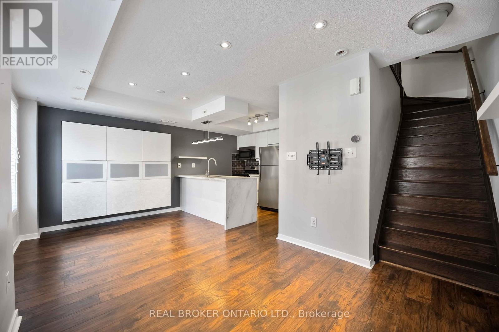 6 - 23 Frances Loring Lane, Toronto, ON - Indoor