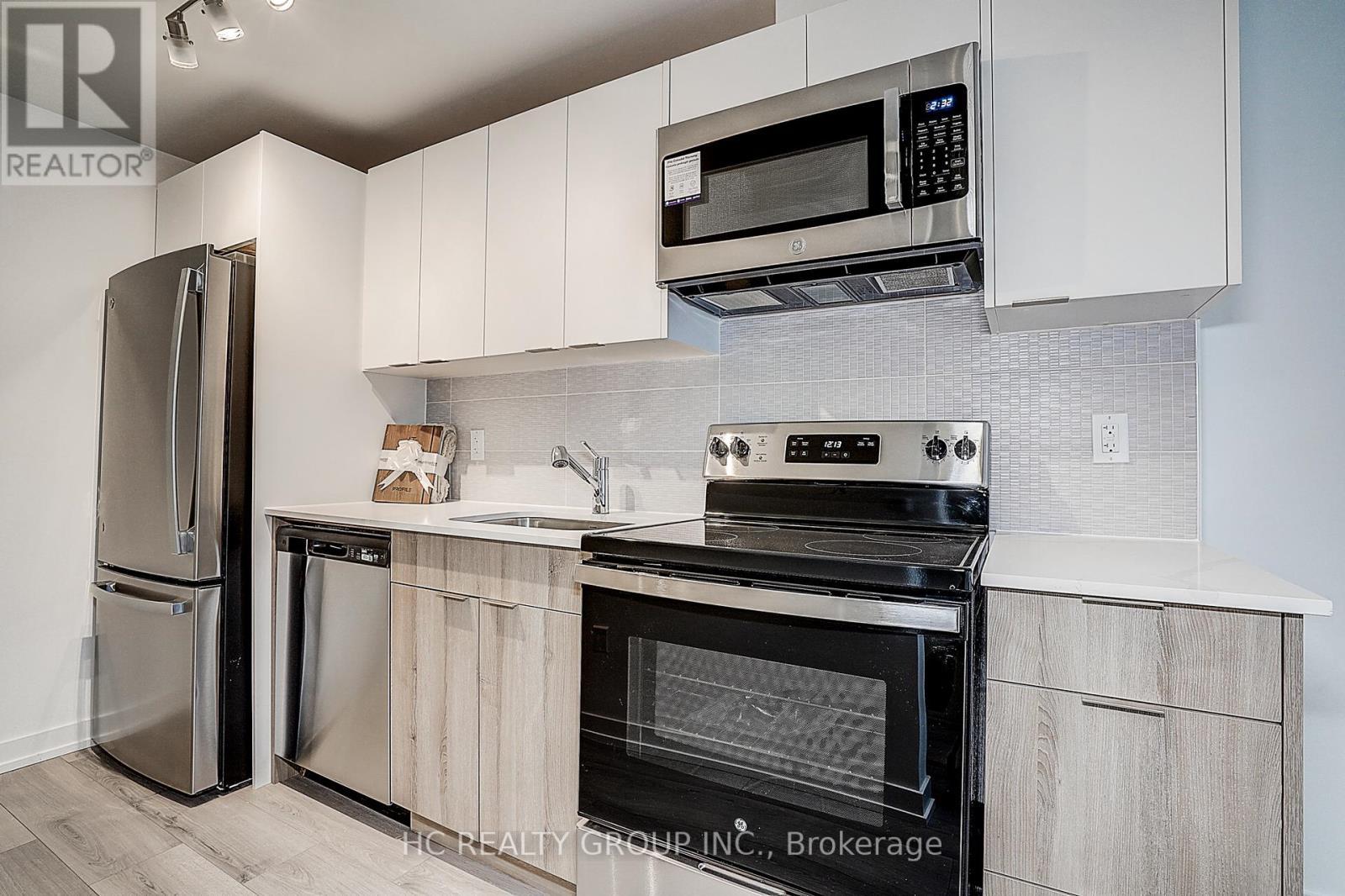 36 - 30 Calamint Lane, Toronto, ON - Indoor Photo Showing Kitchen With Upgraded Kitchen