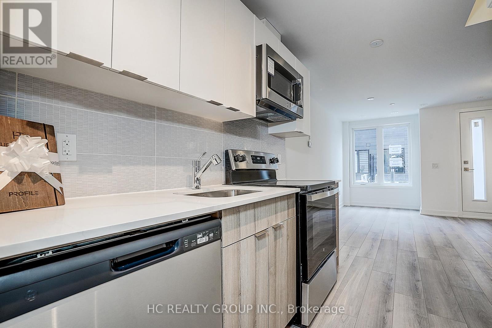 36 - 30 Calamint Lane, Toronto, ON - Indoor Photo Showing Kitchen