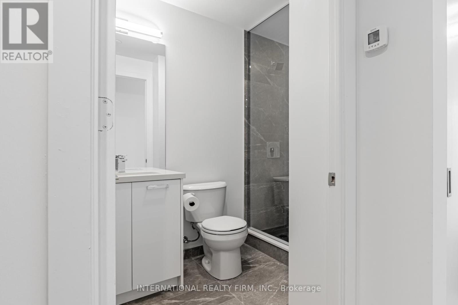 1507 - 195 Mccaul Street, Toronto, ON - Indoor Photo Showing Bathroom