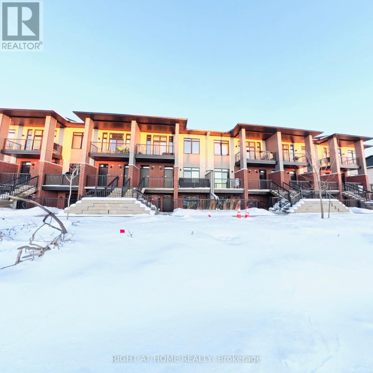 4787J Bank Street, Ottawa, ON - Outdoor