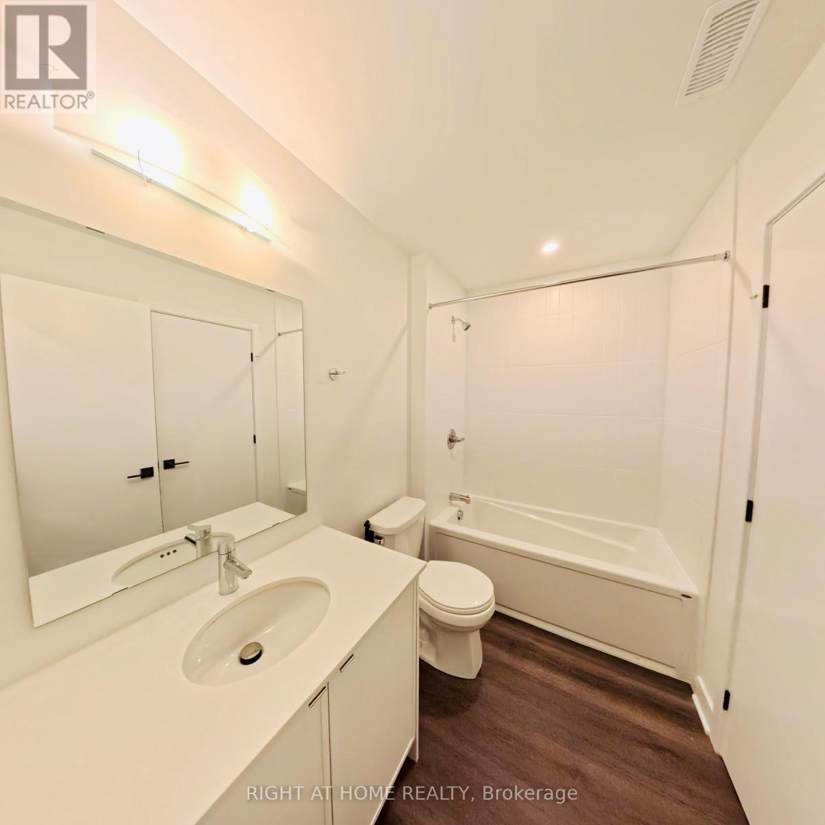 4787J Bank Street, Ottawa, ON - Indoor Photo Showing Bathroom