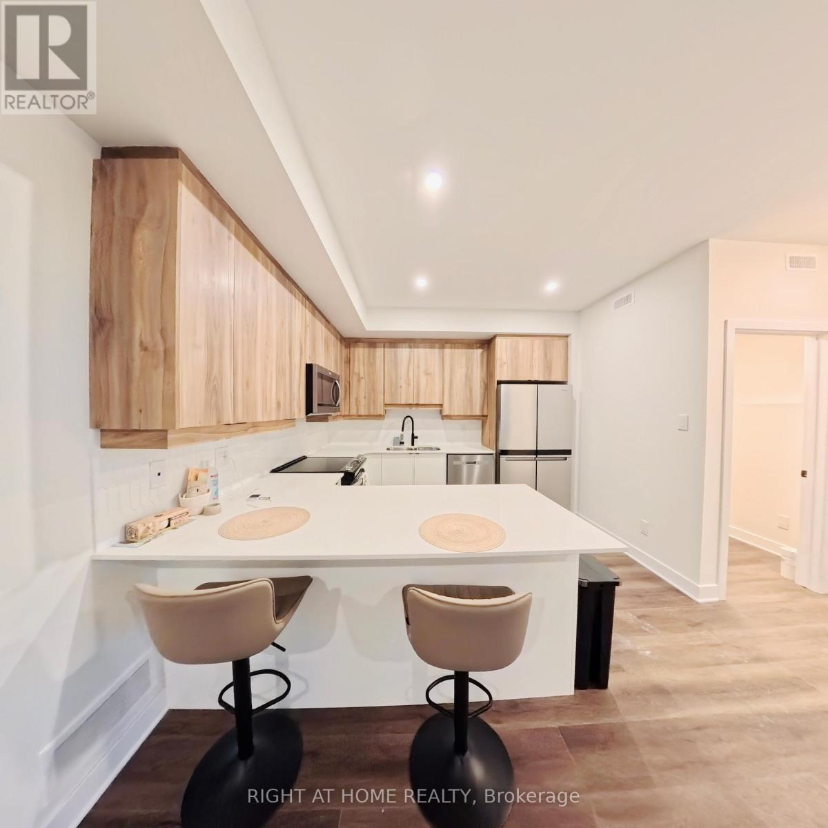 4787J Bank Street, Ottawa, ON - Indoor Photo Showing Kitchen