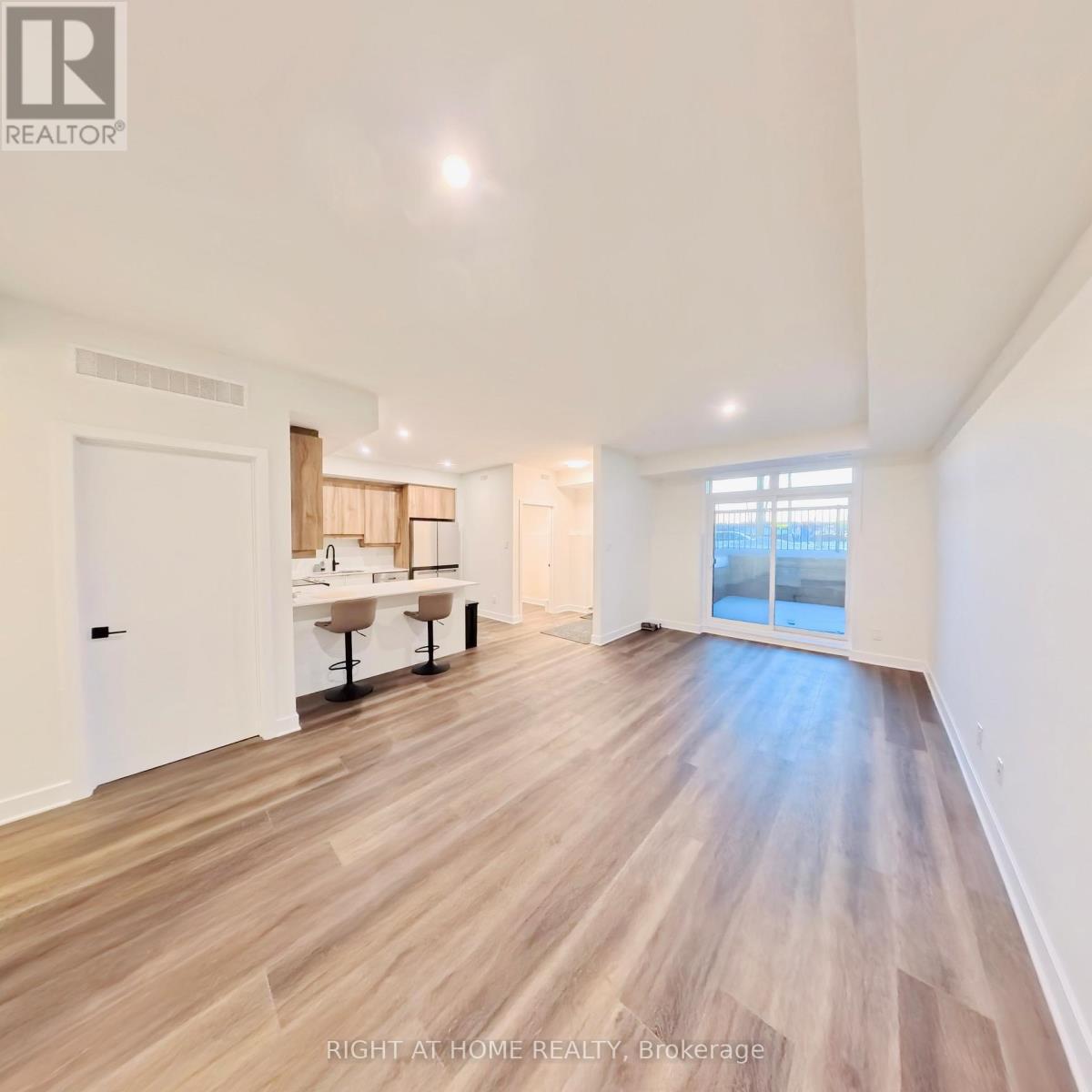 4787J Bank Street, Ottawa, ON - Indoor