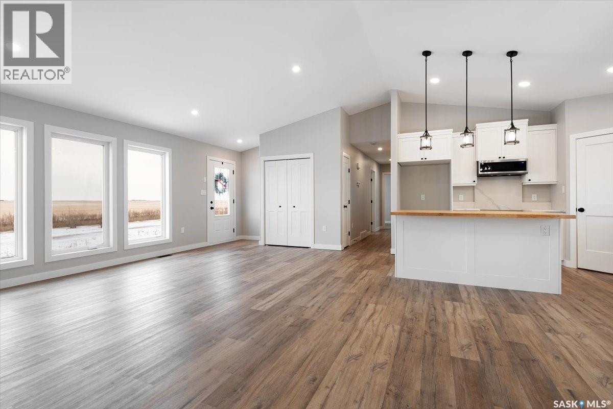 11 Jesse Bay, Mckillop Rm No. 220, SK - Indoor Photo Showing Kitchen