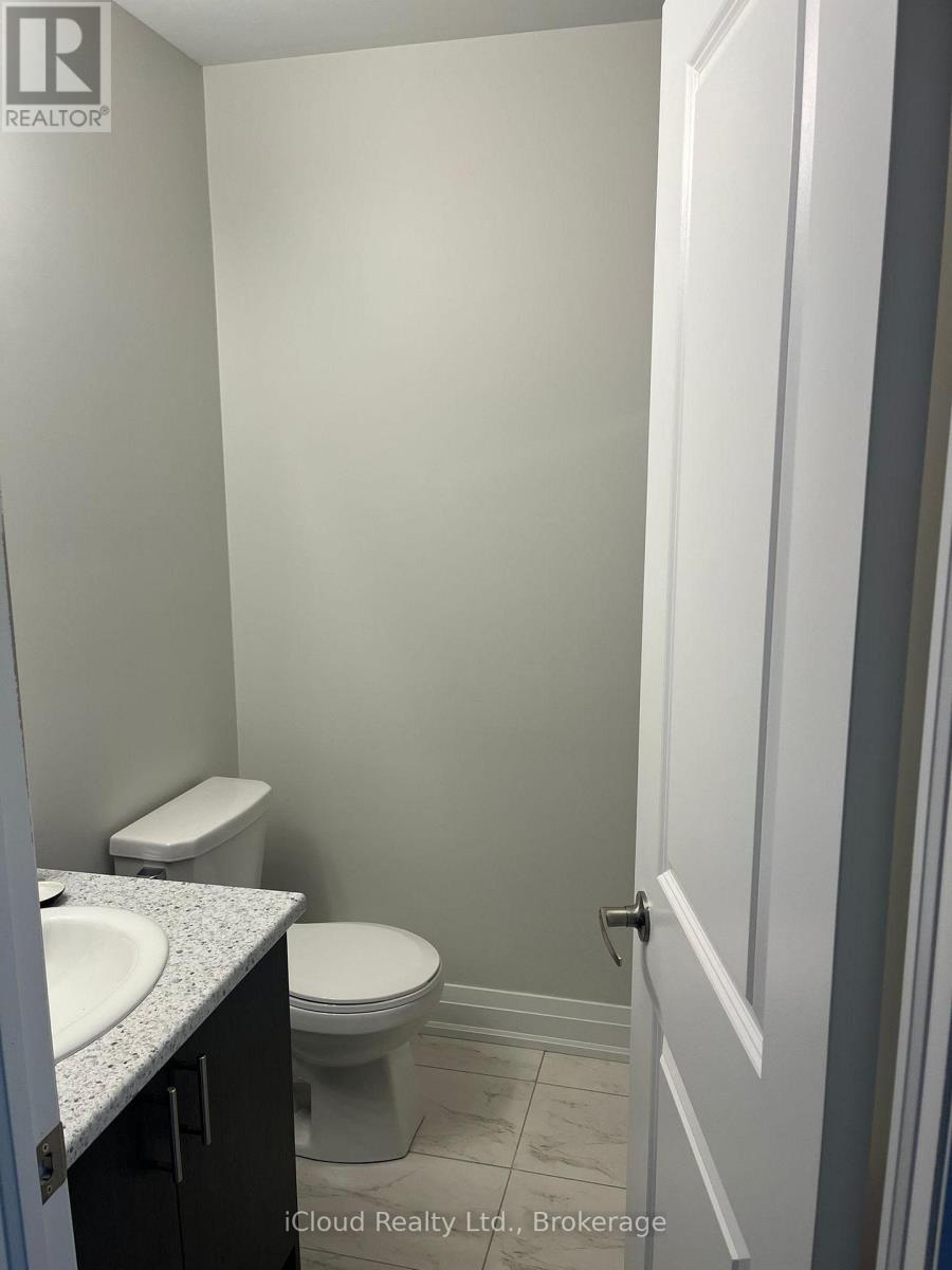 B - 33 Wild Rose Gardens, Toronto, ON - Indoor Photo Showing Bathroom