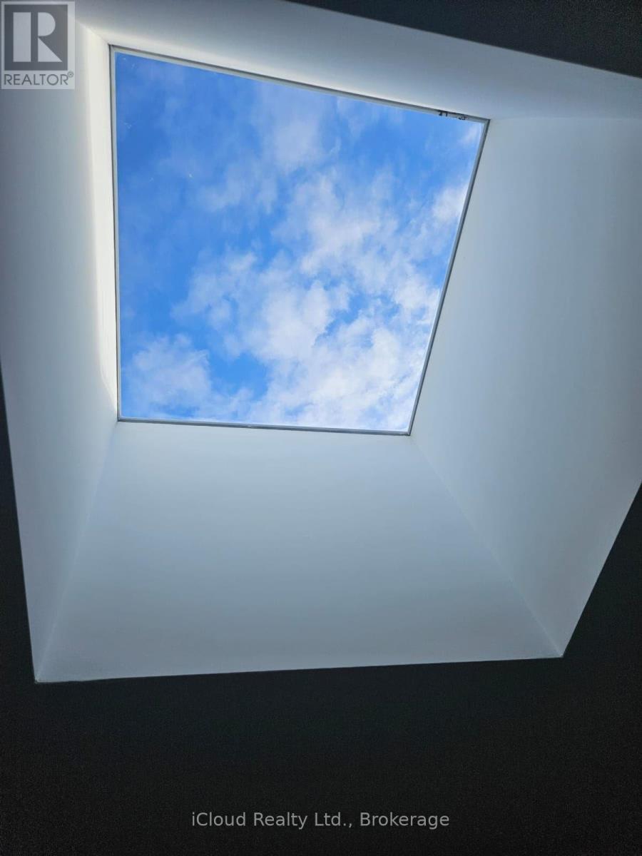 B - 33 Wild Rose Gardens, Toronto, ON -