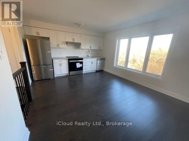 B - 33 Wild Rose Gardens, Toronto, ON - Indoor Photo Showing Kitchen