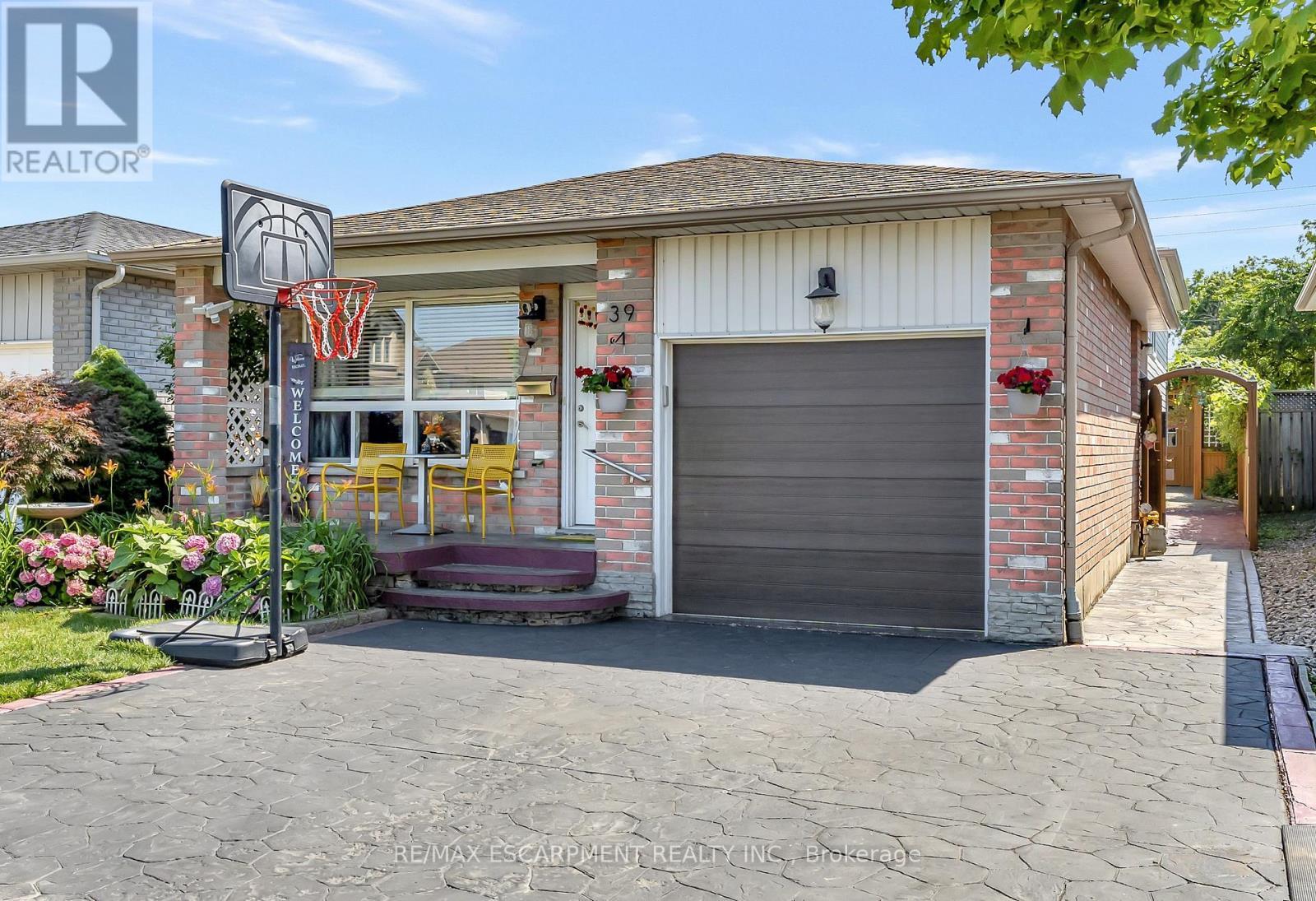 39 Marilyn Court, Hamilton, ON - Outdoor