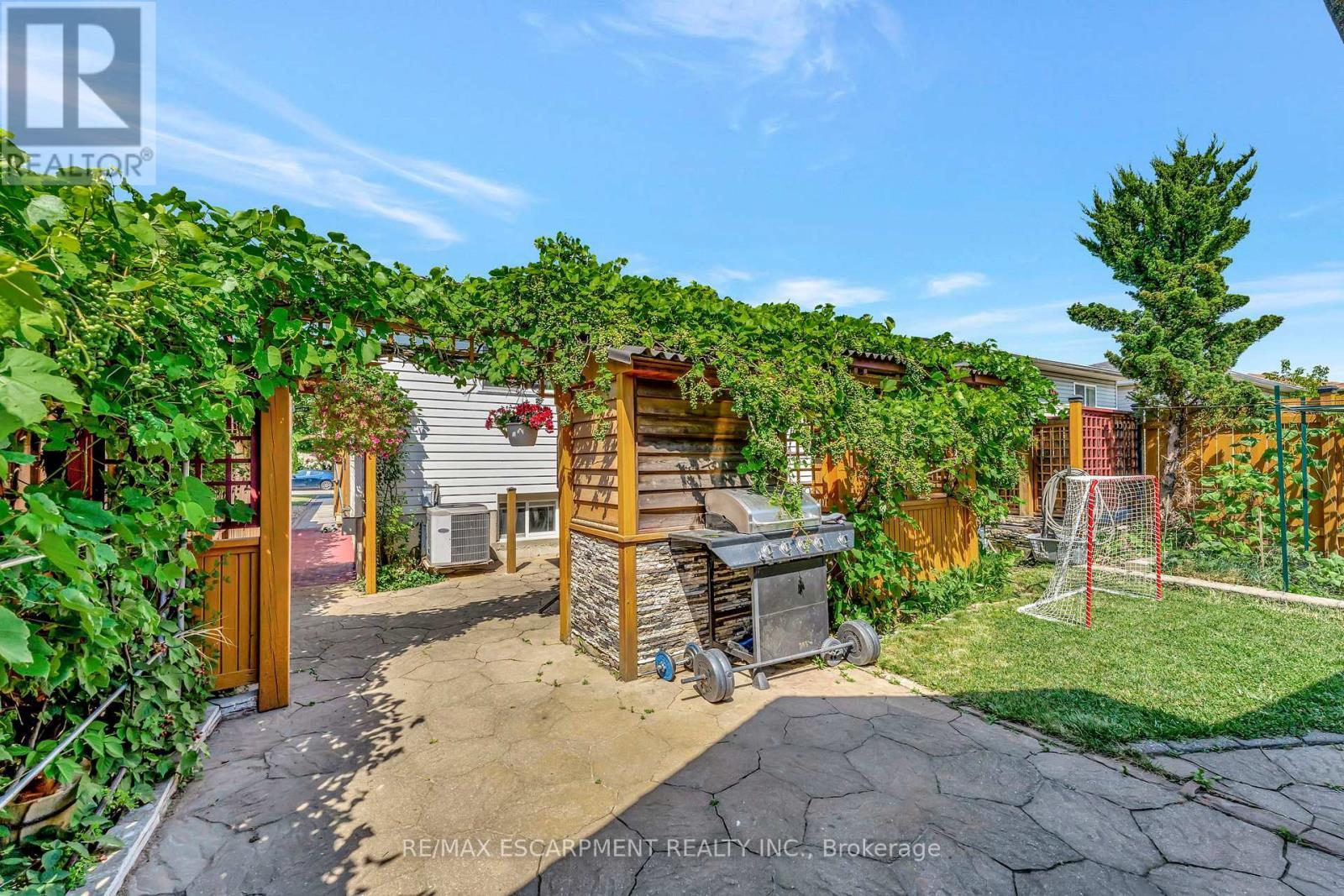 39 Marilyn Court, Hamilton, ON - Outdoor