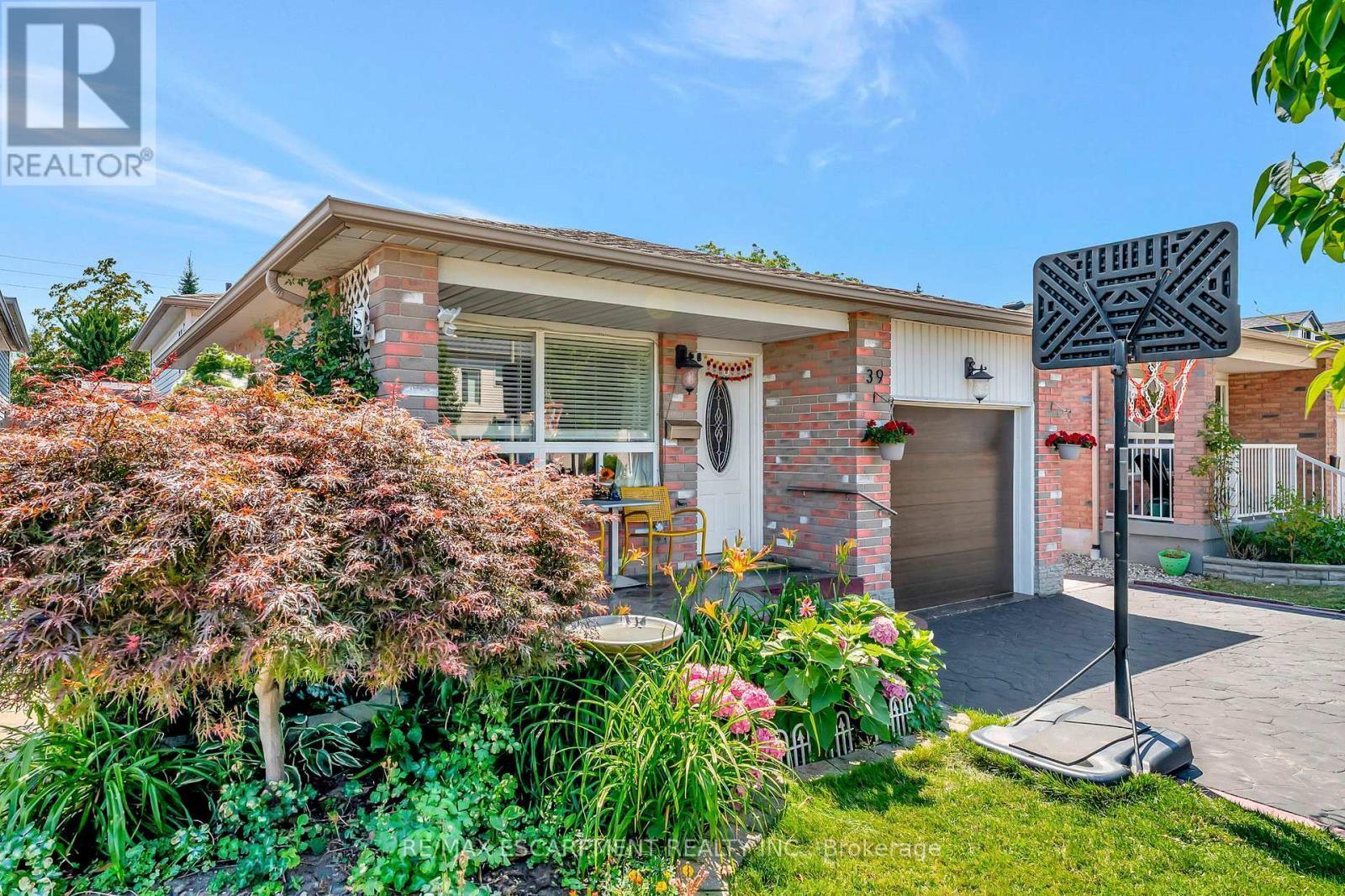 39 Marilyn Court, Hamilton, ON - Outdoor