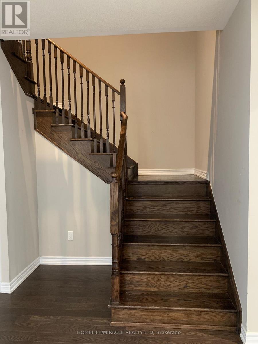 stiars - 72 Clifford Crescent, New Tecumseth, ON - Indoor Photo Showing Other Room