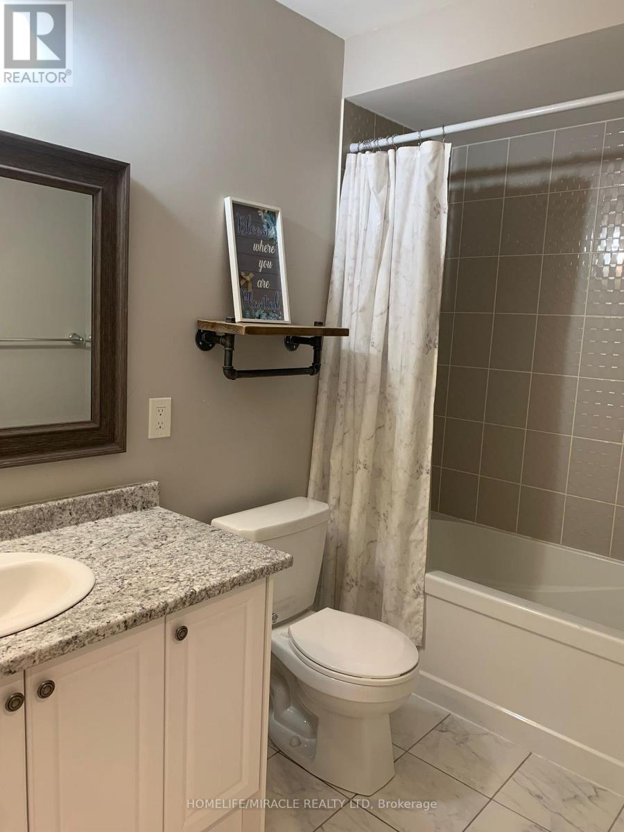 2nd Bathroom - 72 Clifford Crescent, New Tecumseth, ON - Indoor Photo Showing Bathroom