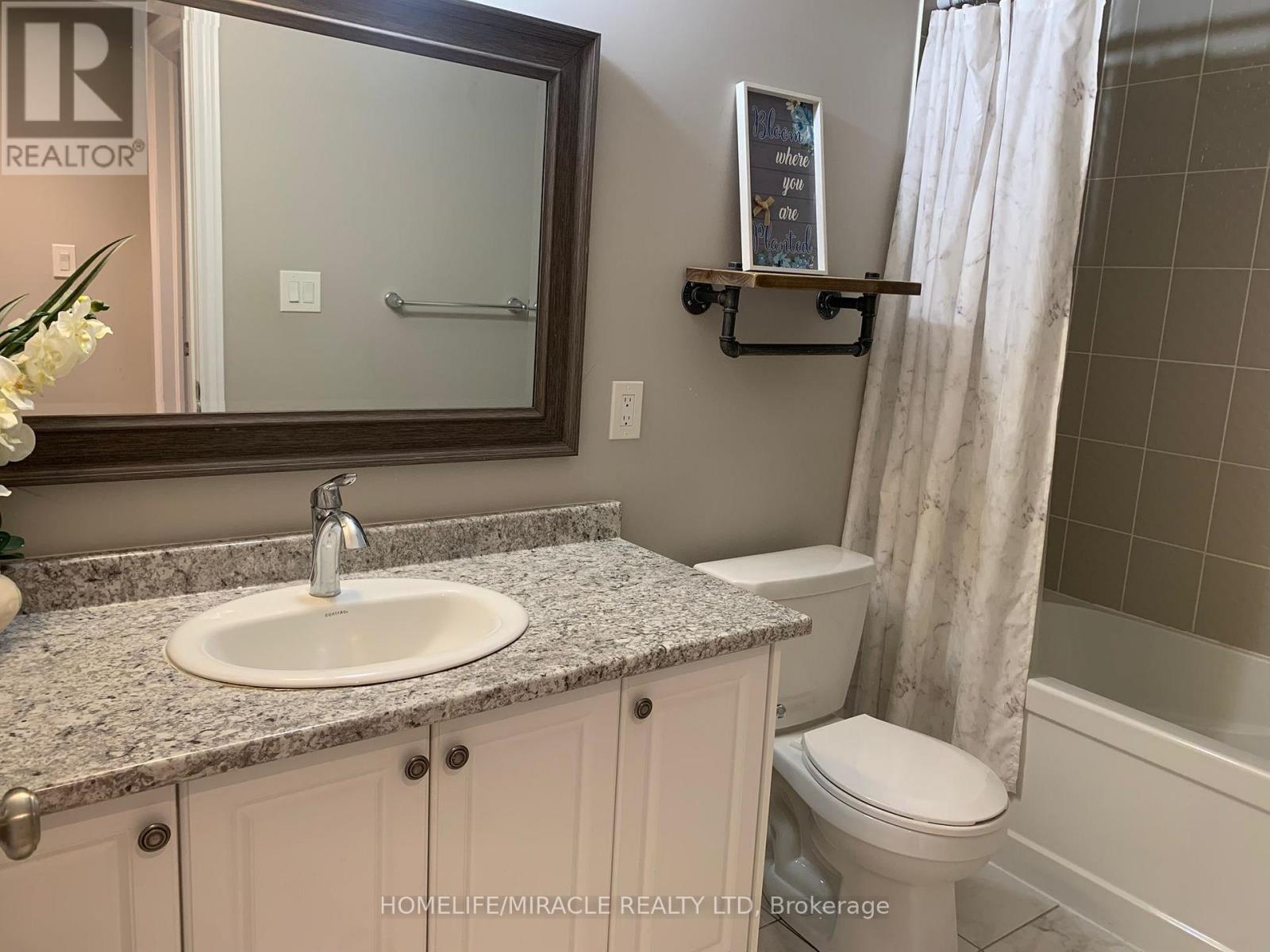 2nd Bathroom - 72 Clifford Crescent, New Tecumseth, ON - Indoor Photo Showing Bathroom