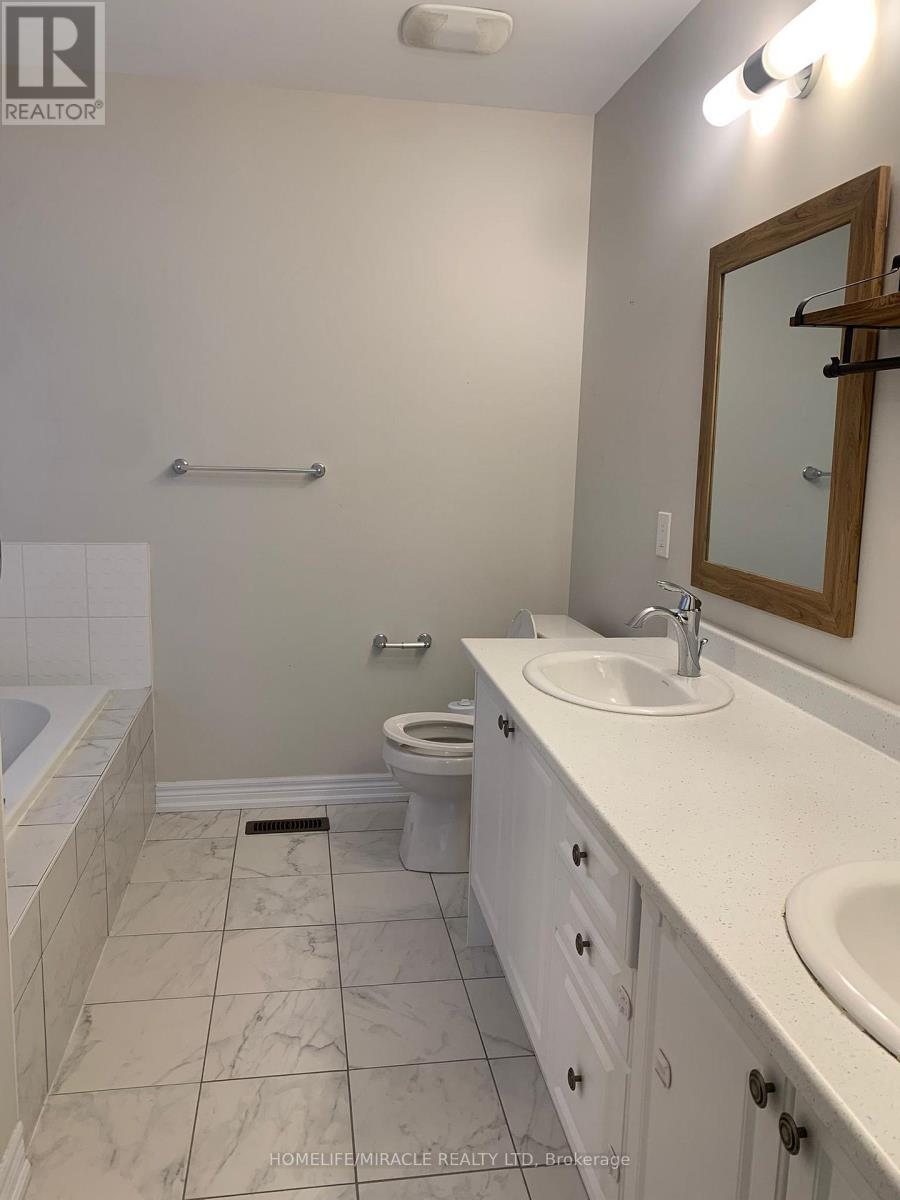 72 Clifford Crescent, New Tecumseth, ON - Indoor Photo Showing Bathroom