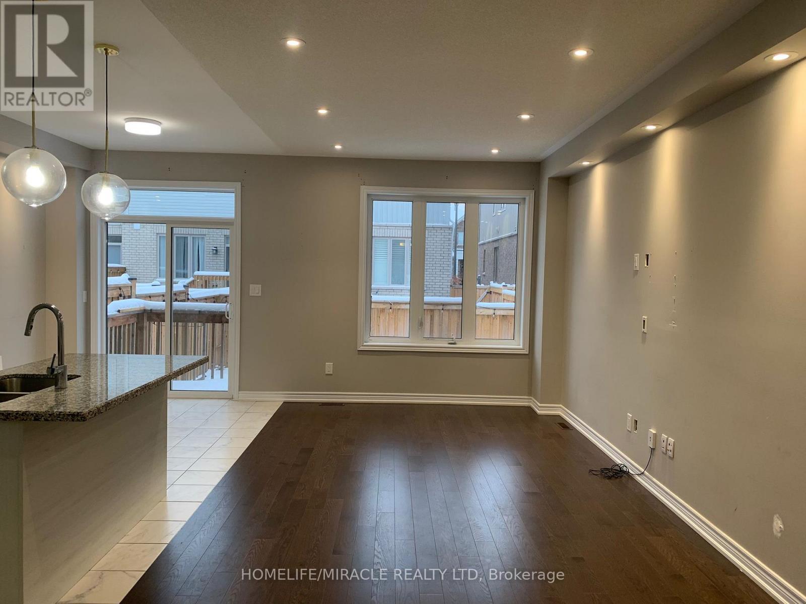 Family Room - 72 Clifford Crescent, New Tecumseth, ON - Indoor Photo Showing Other Room