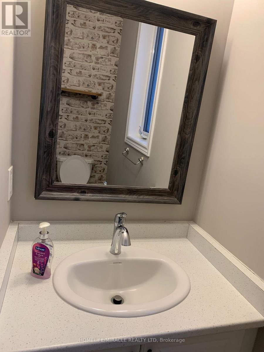 Powder Room - 72 Clifford Crescent, New Tecumseth, ON - Indoor Photo Showing Bathroom