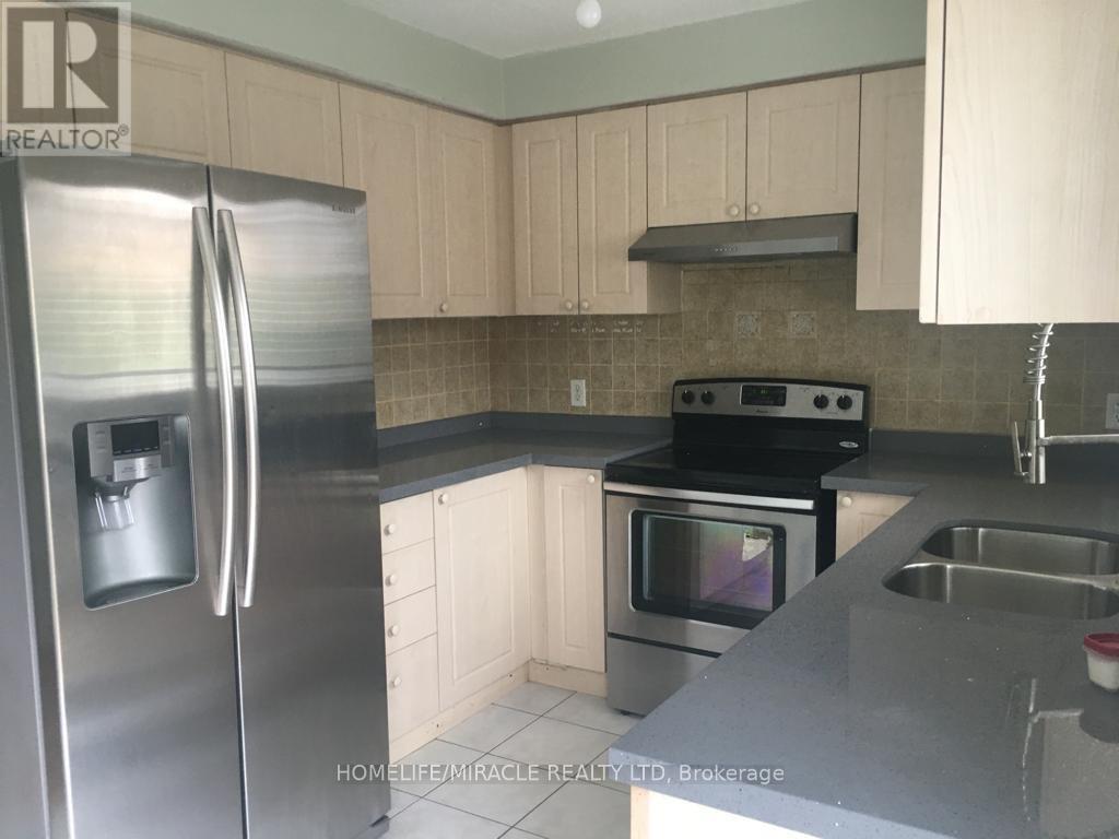 Upper - 581 Garden Walk, Mississauga, ON - Indoor Photo Showing Kitchen With Double Sink With Upgraded Kitchen