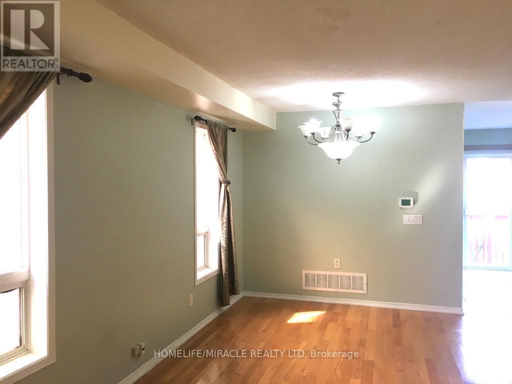 Upper - 581 Garden Walk, Mississauga, ON - Indoor Photo Showing Other Room