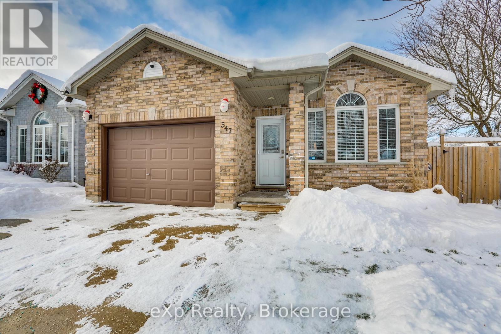 547 Forest Creek Place, London East (East A), ON - Outdoor With Facade