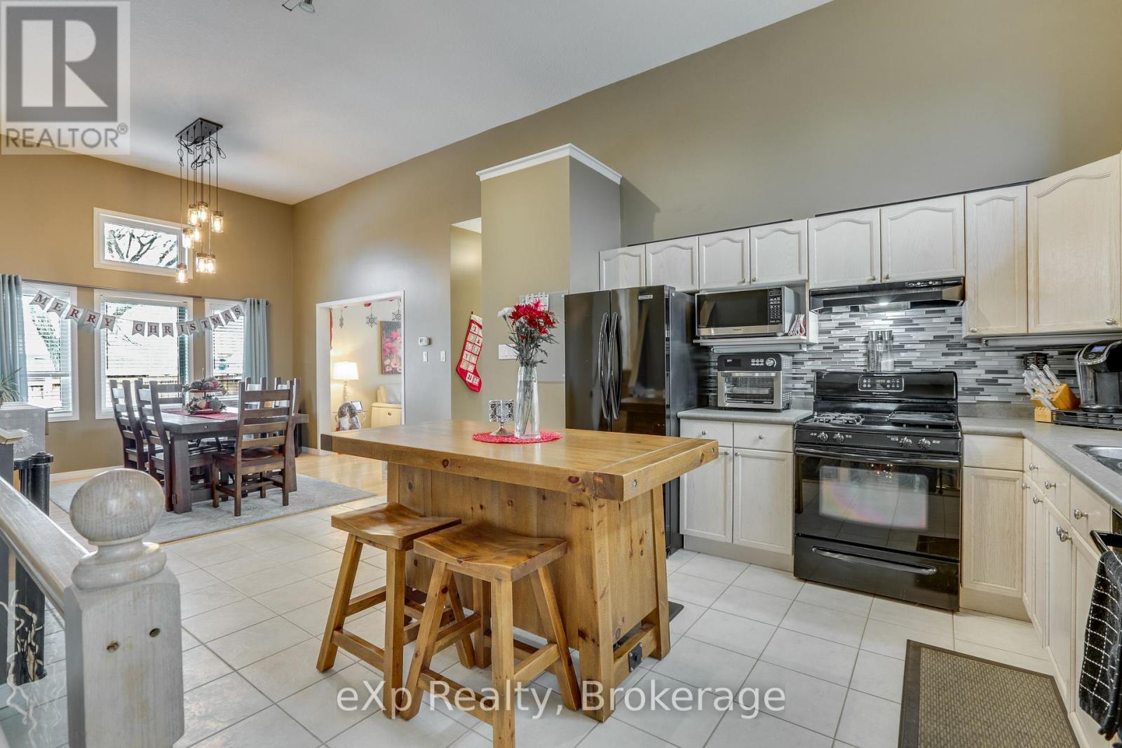 547 Forest Creek Place, London East (East A), ON - Indoor Photo Showing Kitchen