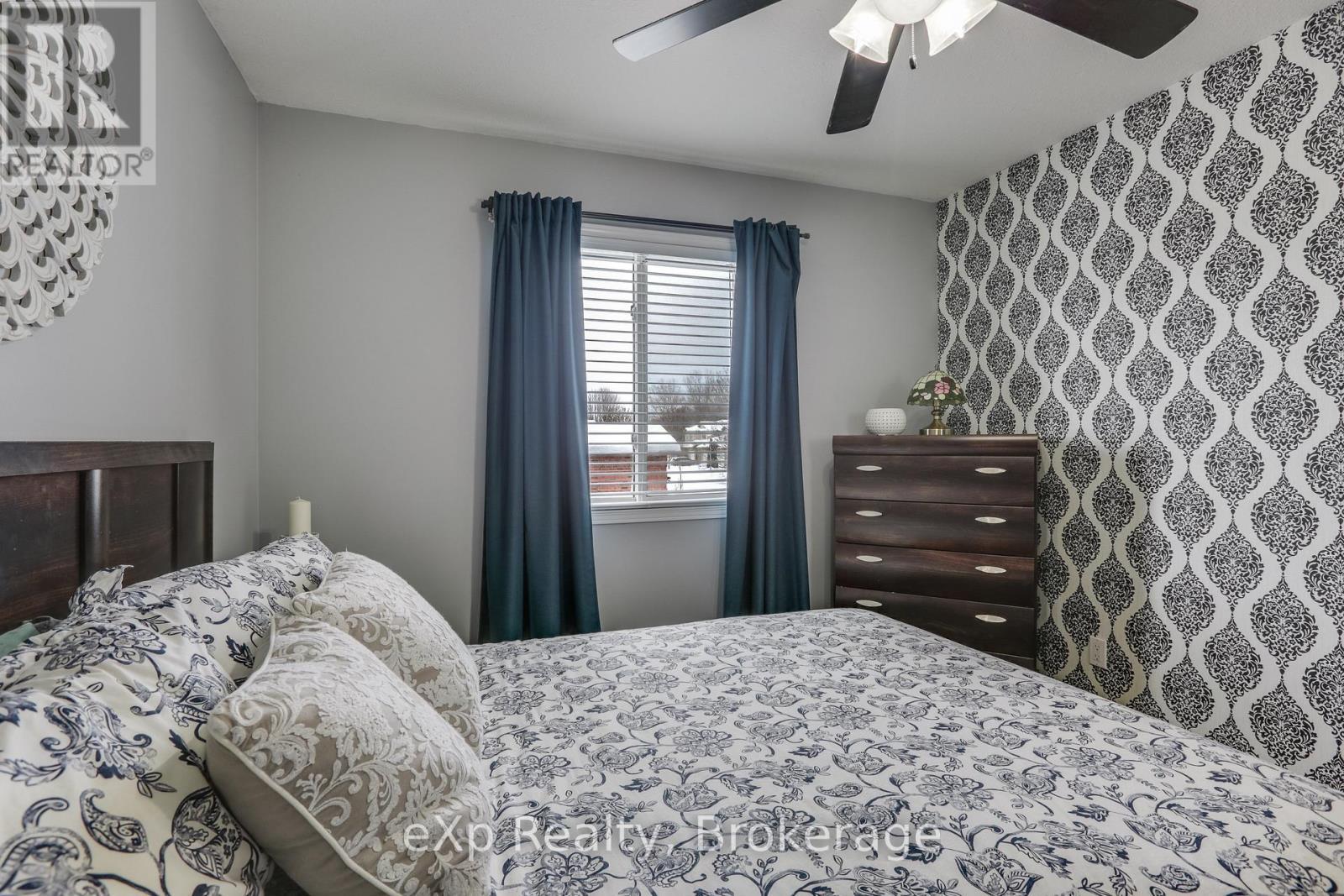 547 Forest Creek Place, London East (East A), ON - Indoor Photo Showing Bedroom