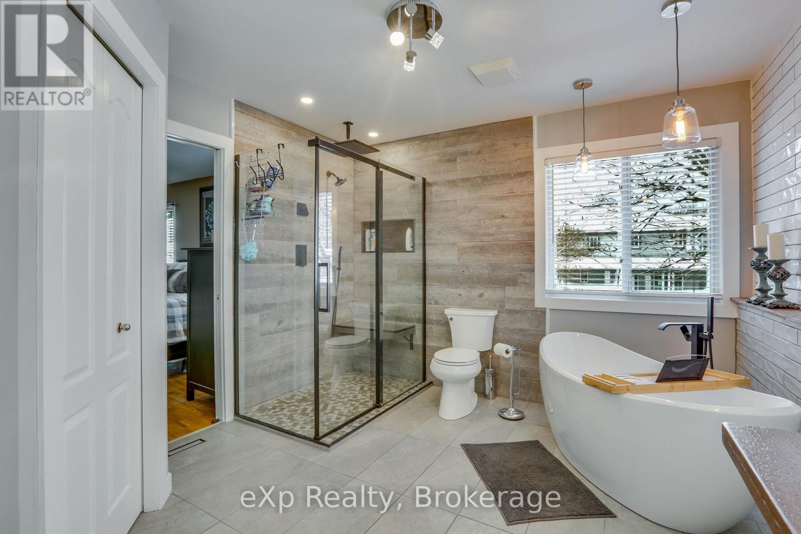 547 Forest Creek Place, London East (East A), ON - Indoor Photo Showing Bathroom