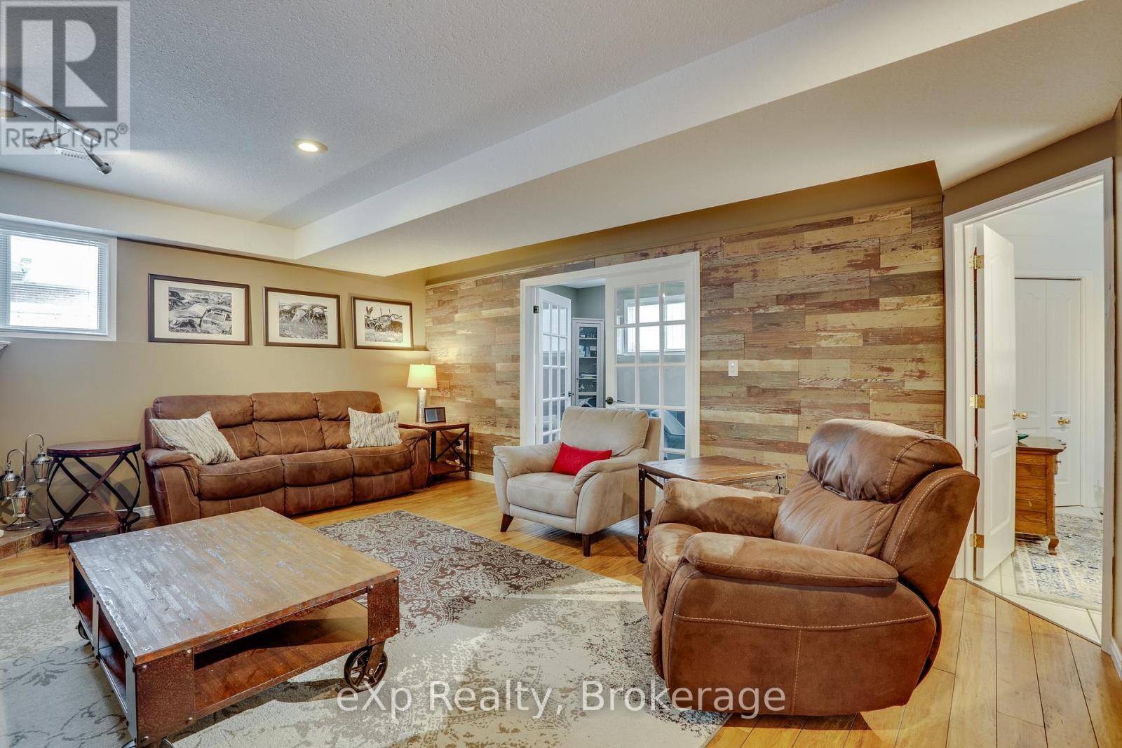 547 Forest Creek Place, London East (East A), ON - Indoor Photo Showing Living Room